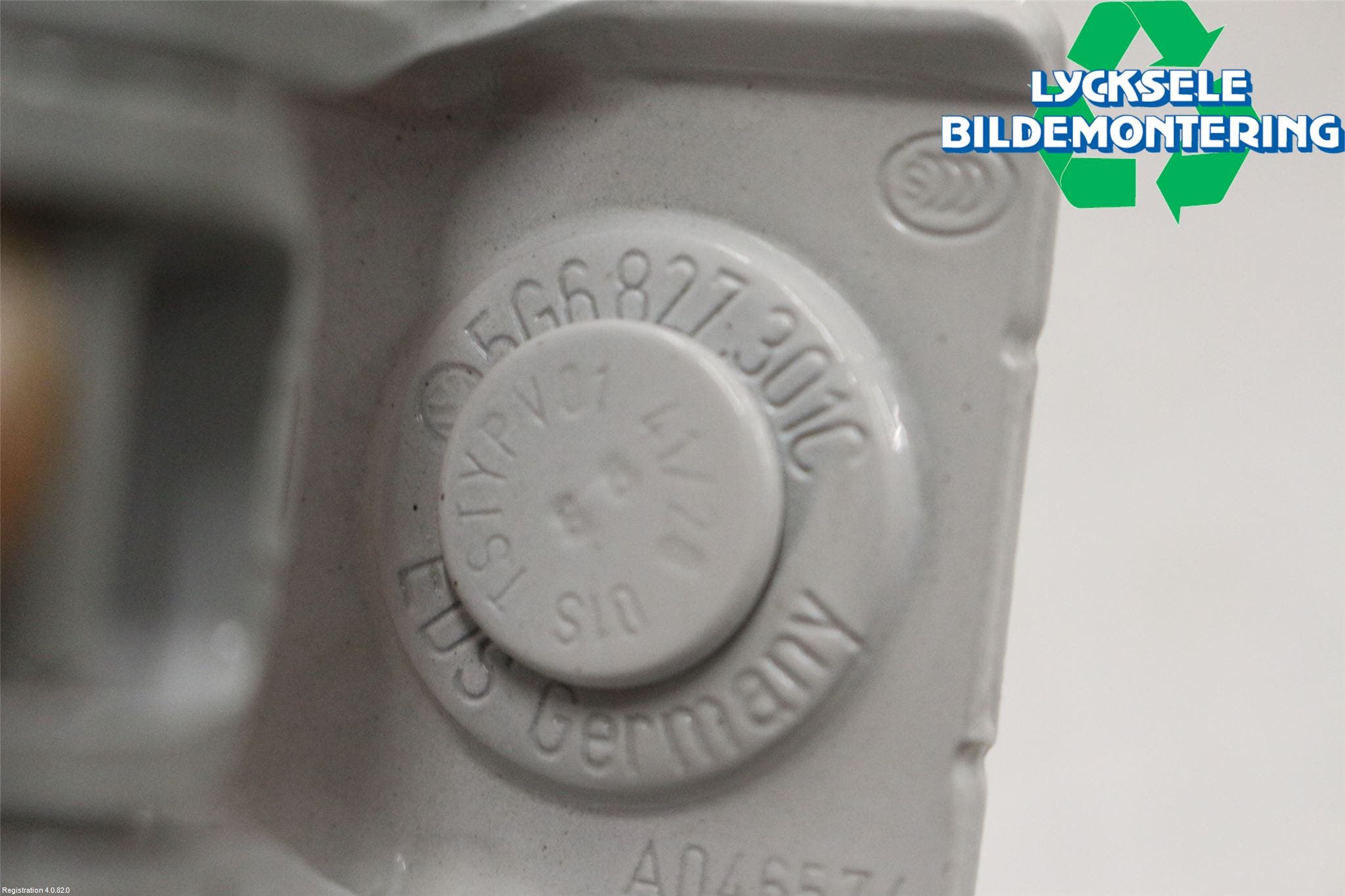 Skoda KAMIQ 20- Bakluckegångjärn Hö