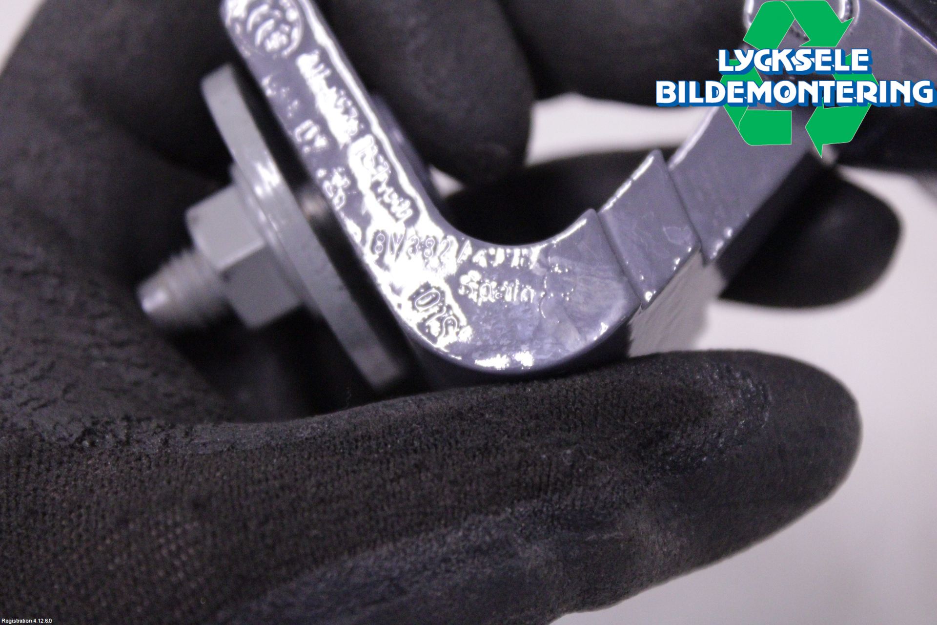 Cupra FORMENTOR 21- Bakluckegångjärn Vä