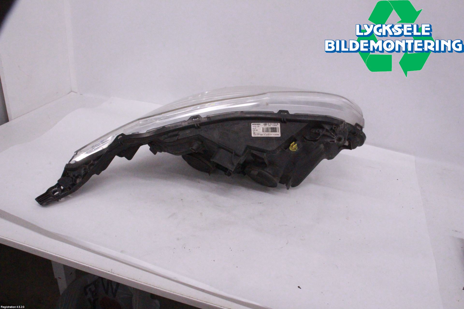 Peugeot 208 12-15 Strålkastare Vänster