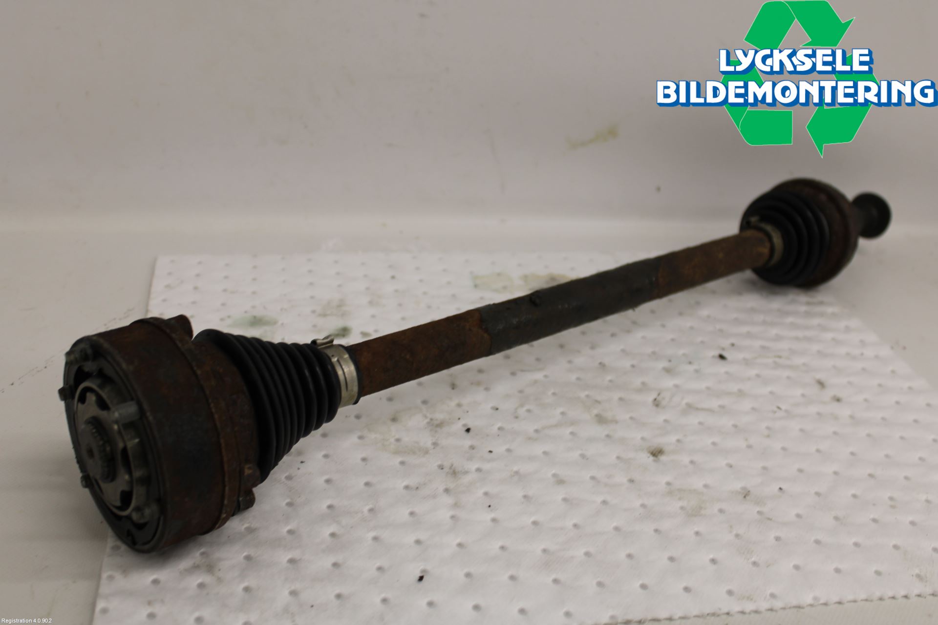 Volkswagen VW PASSAT 11-14 Drivaxel Bak Höger
