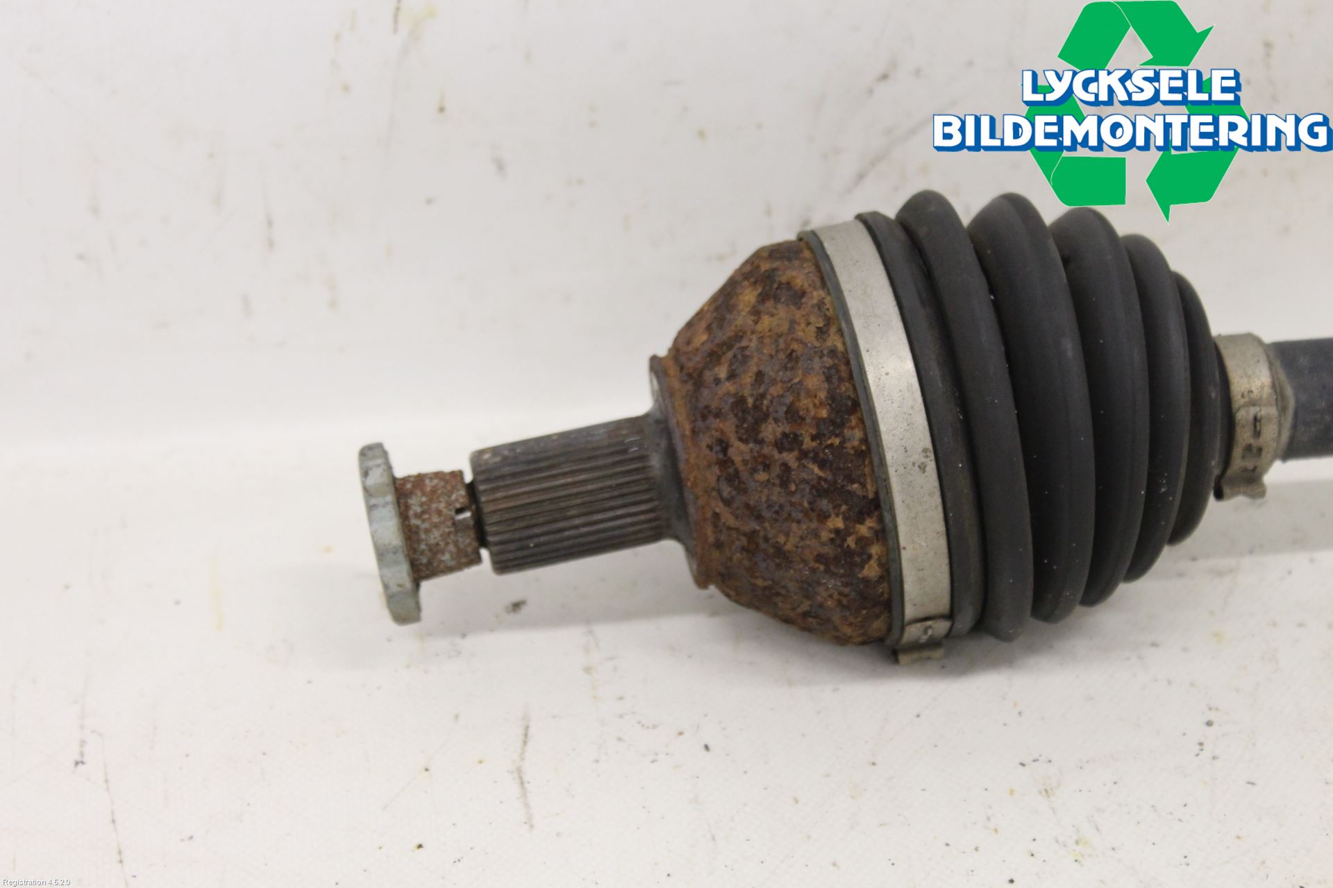 Volkswagen VW POLO 10-17 Drivaxel Fram Vänster