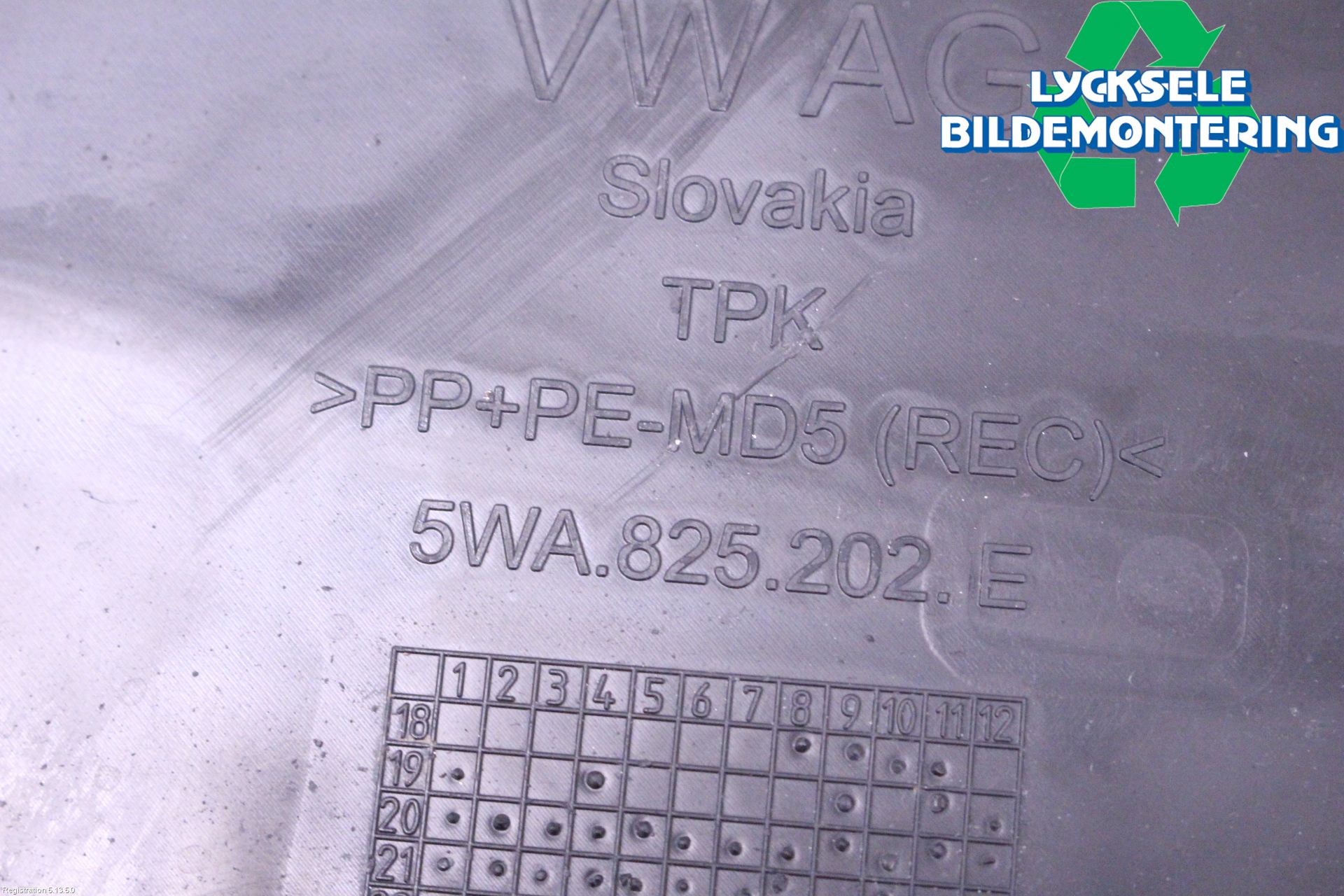 Volkswagen VW GOLF / E-GOLF VIII 20- Hasplåt Plåt-Plast