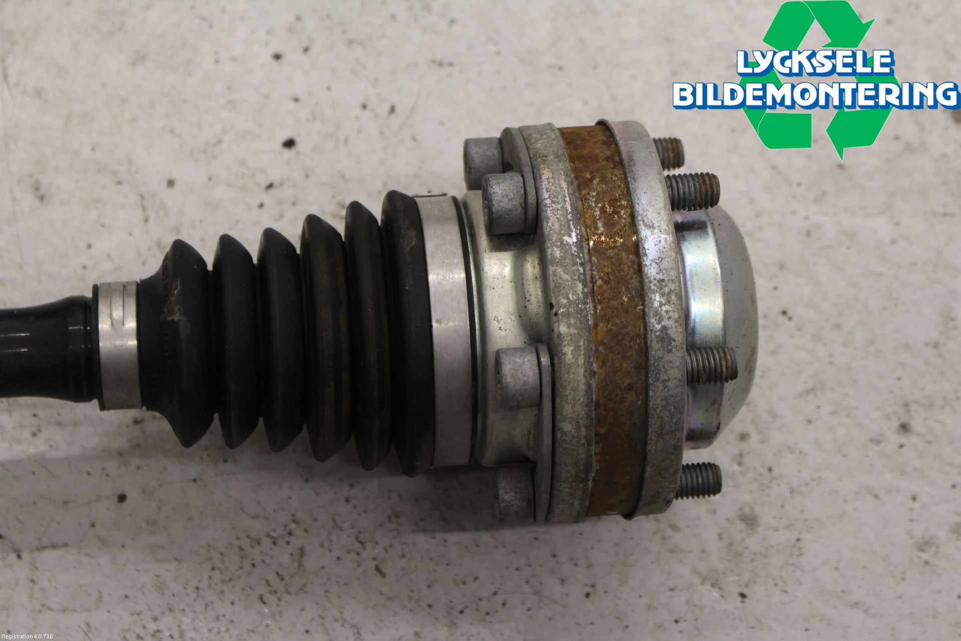 Volkswagen VW PASSAT 15-19 Drivaxel Fram Vänster