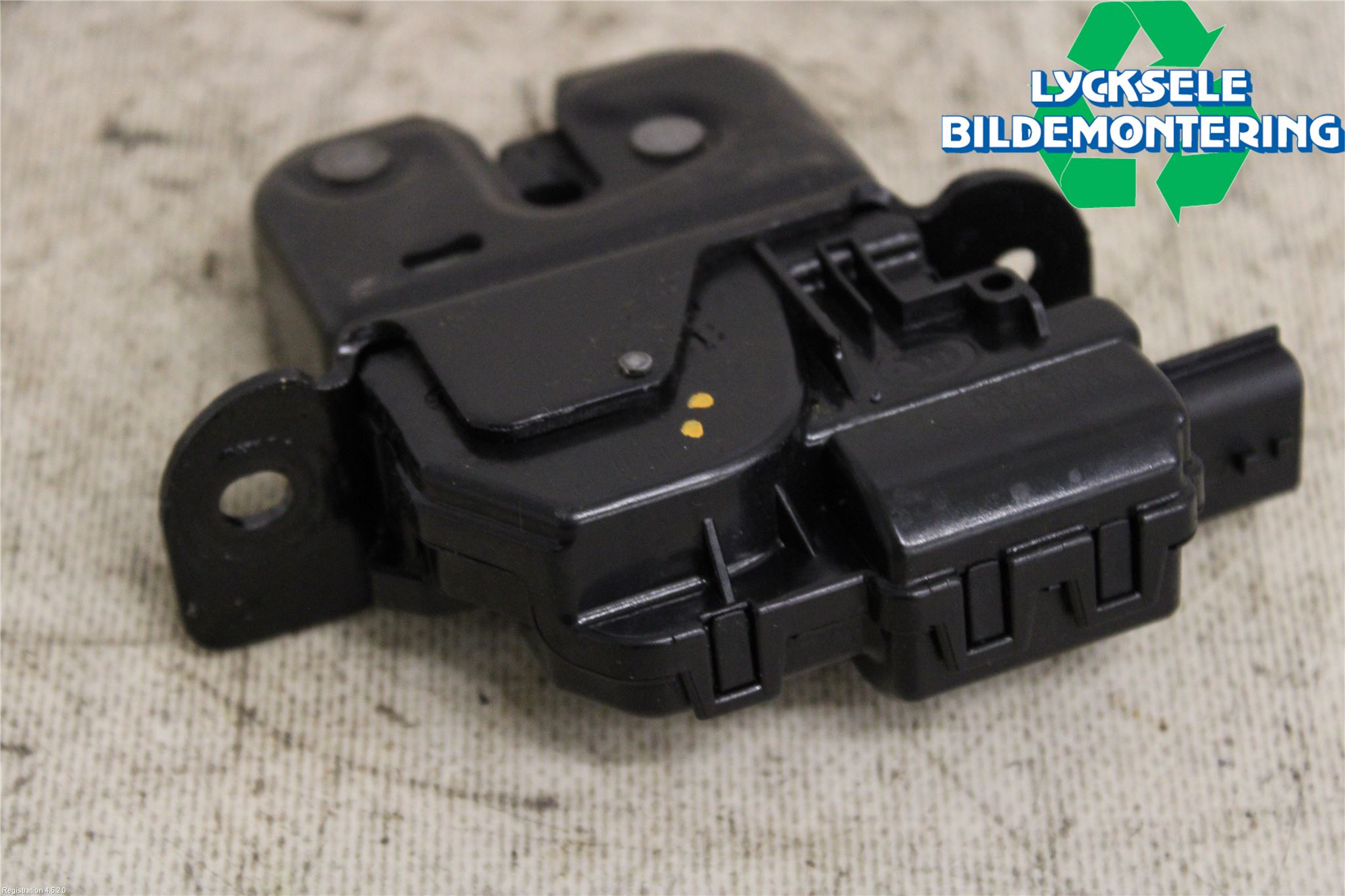 Dacia DUSTER 10-17 Låskista Baklucka