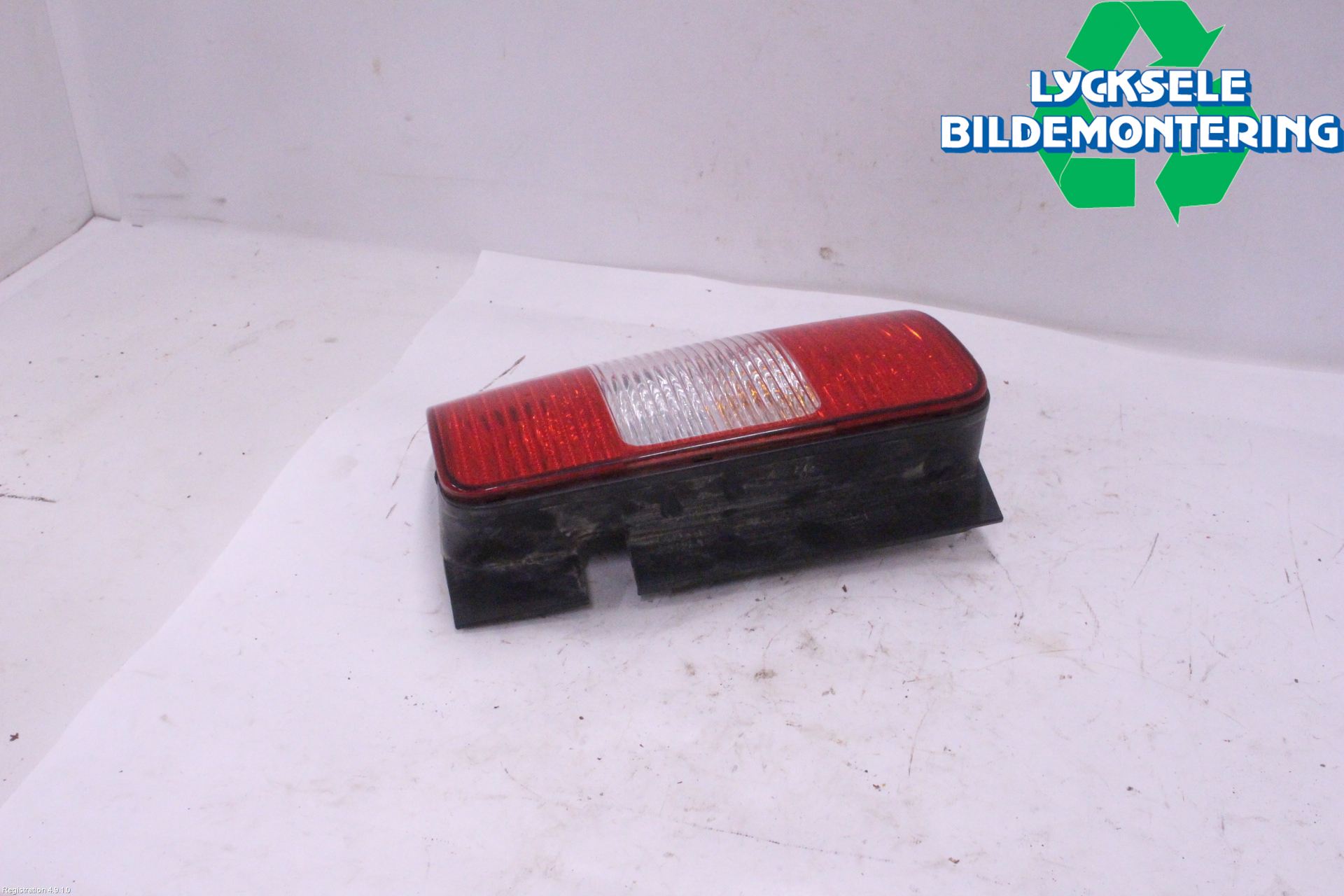 Volkswagen VW CADDY      04-10 Bakljus Höger