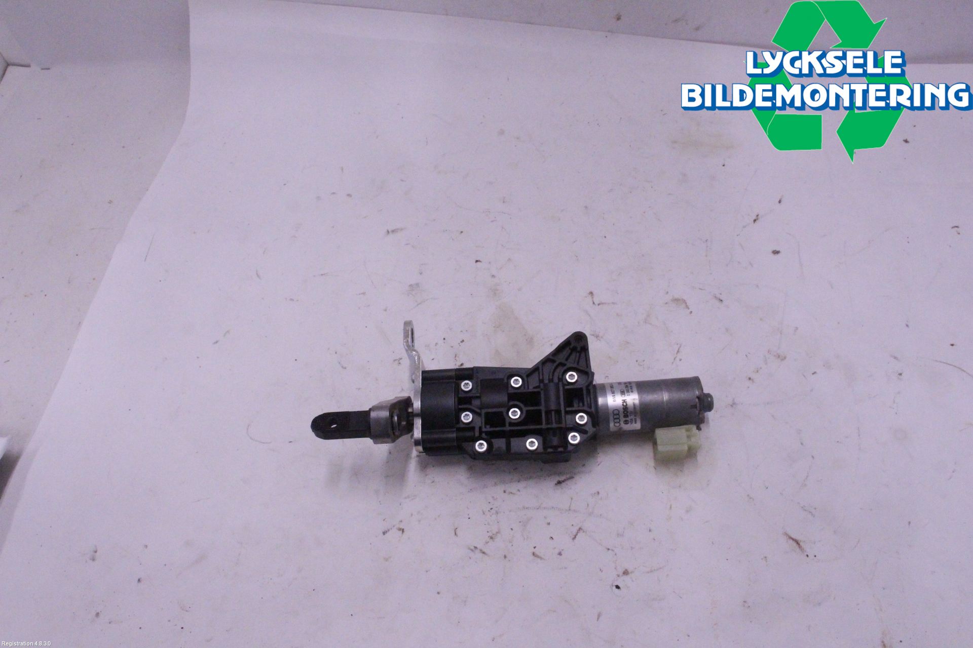 Audi A4/S4 B9 16-19 Bakluckeöppnare Automatisk