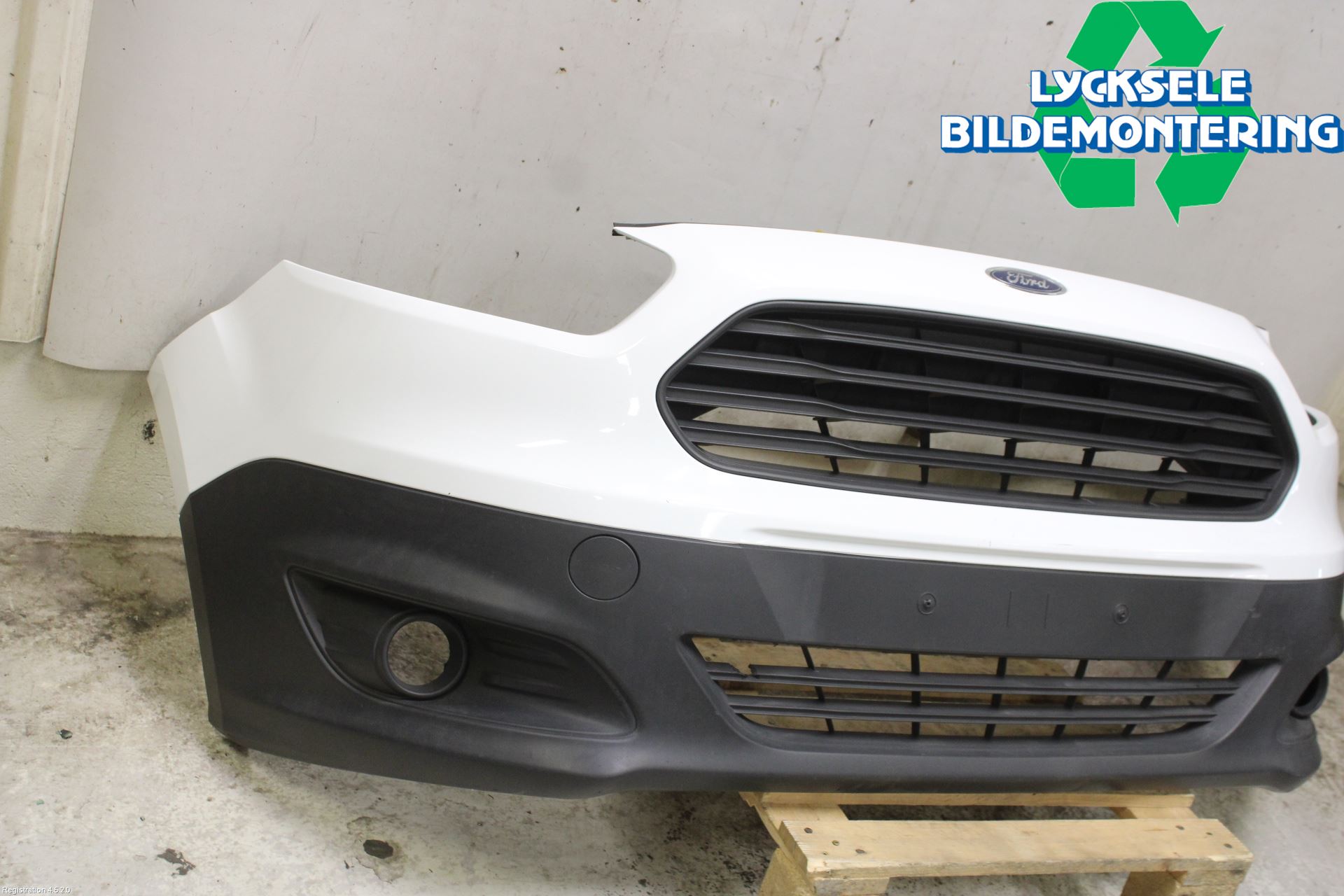 Ford TRANSIT/TOURNEO COURIER 13-23 Stötfångarbeklädnad Fram