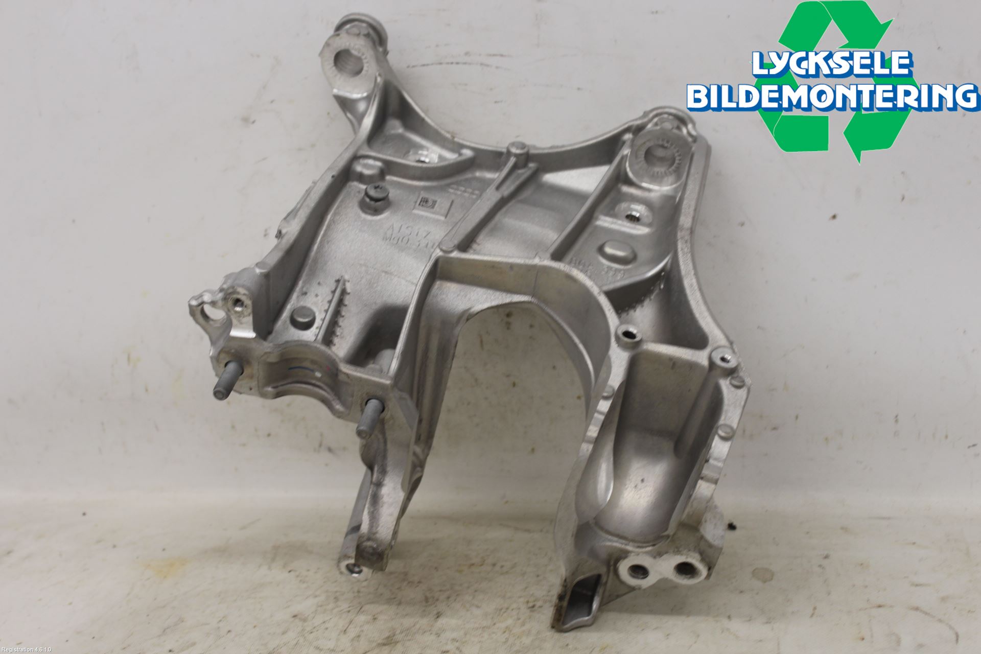 Audi Q5/SQ5 17- Framvagnsbalk