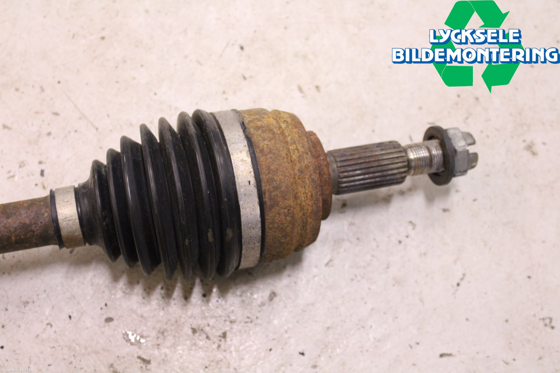 Dacia DUSTER 10-17 Drivaxel Fram Höger