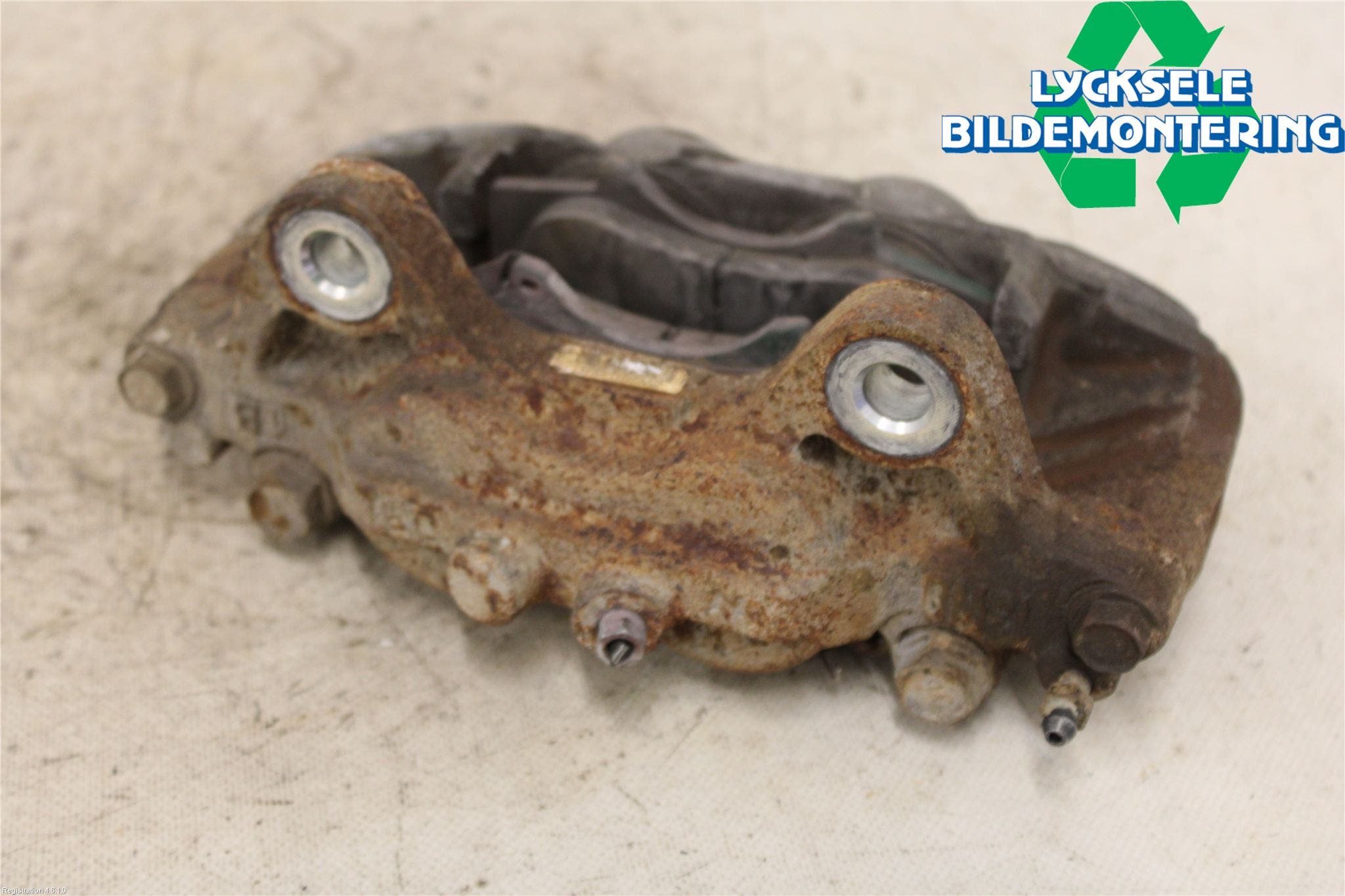 Toyota HILUX 16- Bromsok Fram Höger