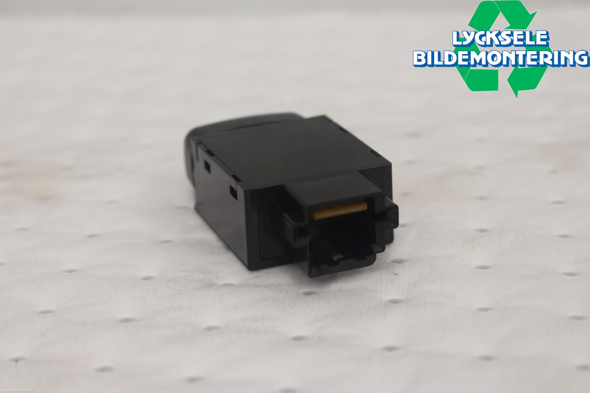 Mitsubishi OUTLANDER 13-21 Strömställare Baklucka