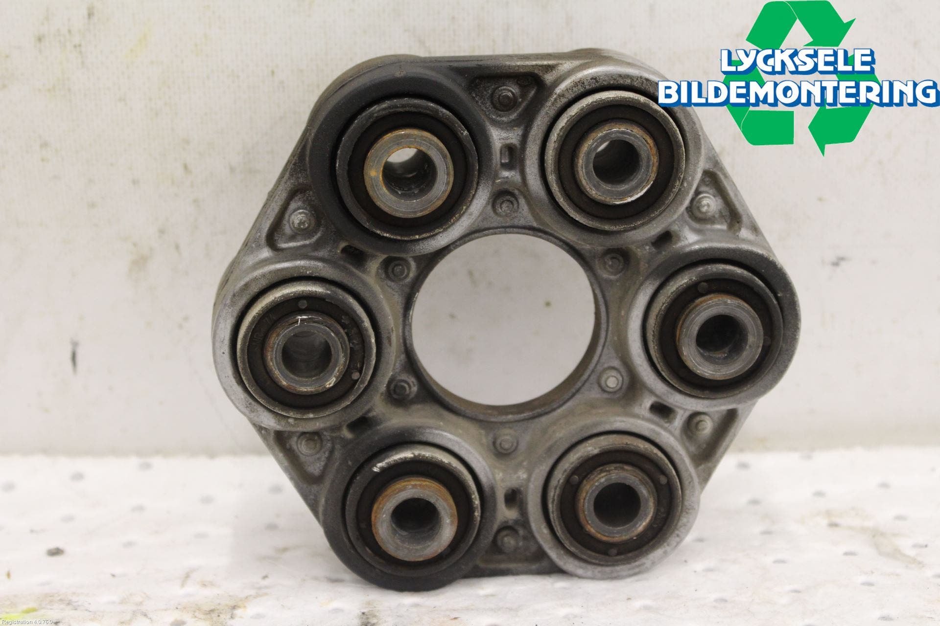 BMW 5 GT F07 09-17 Mellanaxel Gummiknut