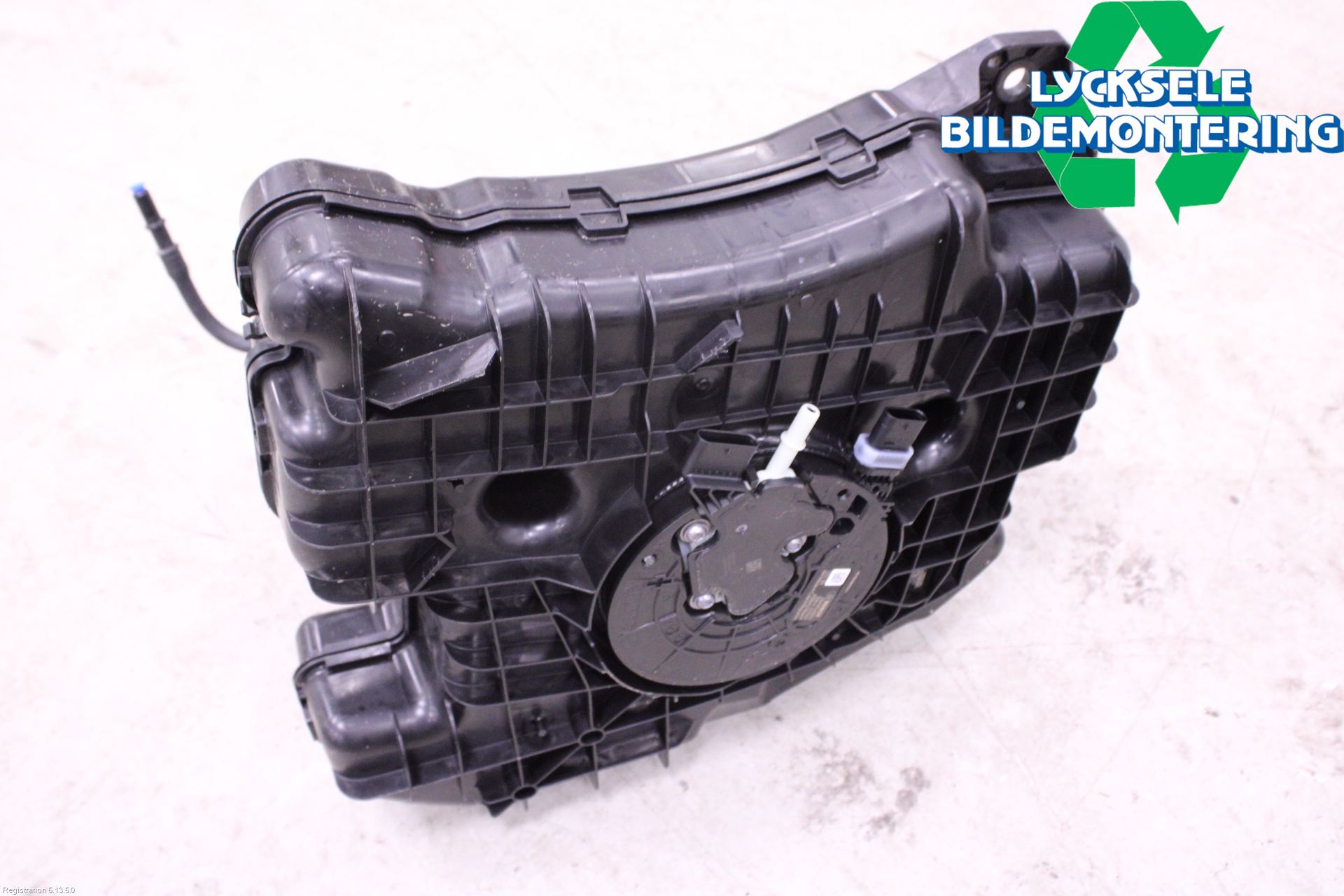 Volkswagen VW PASSAT 24- Adblue Tank