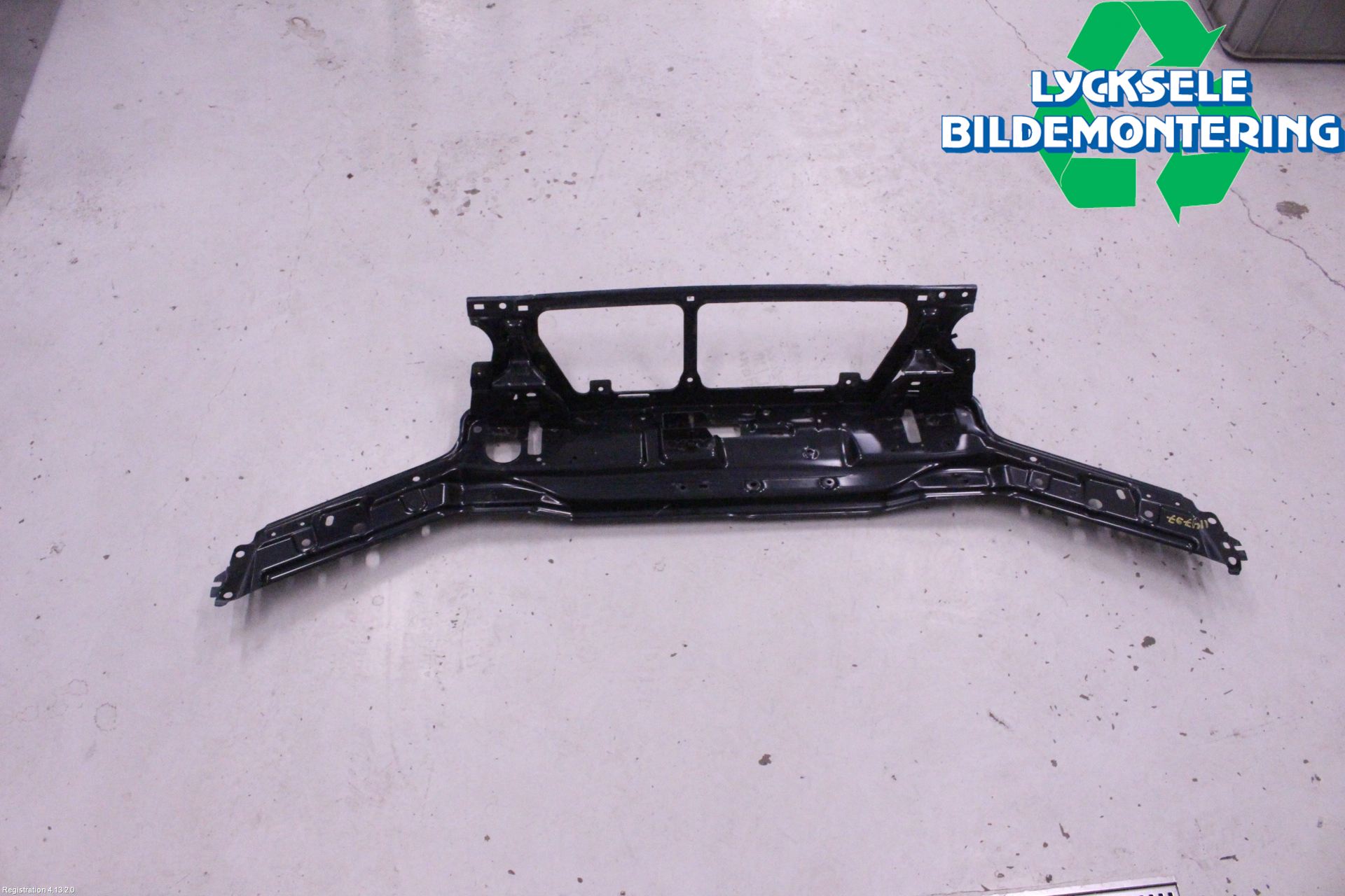 Volvo V70 05-08 Front Huvlåsplåt-Balk