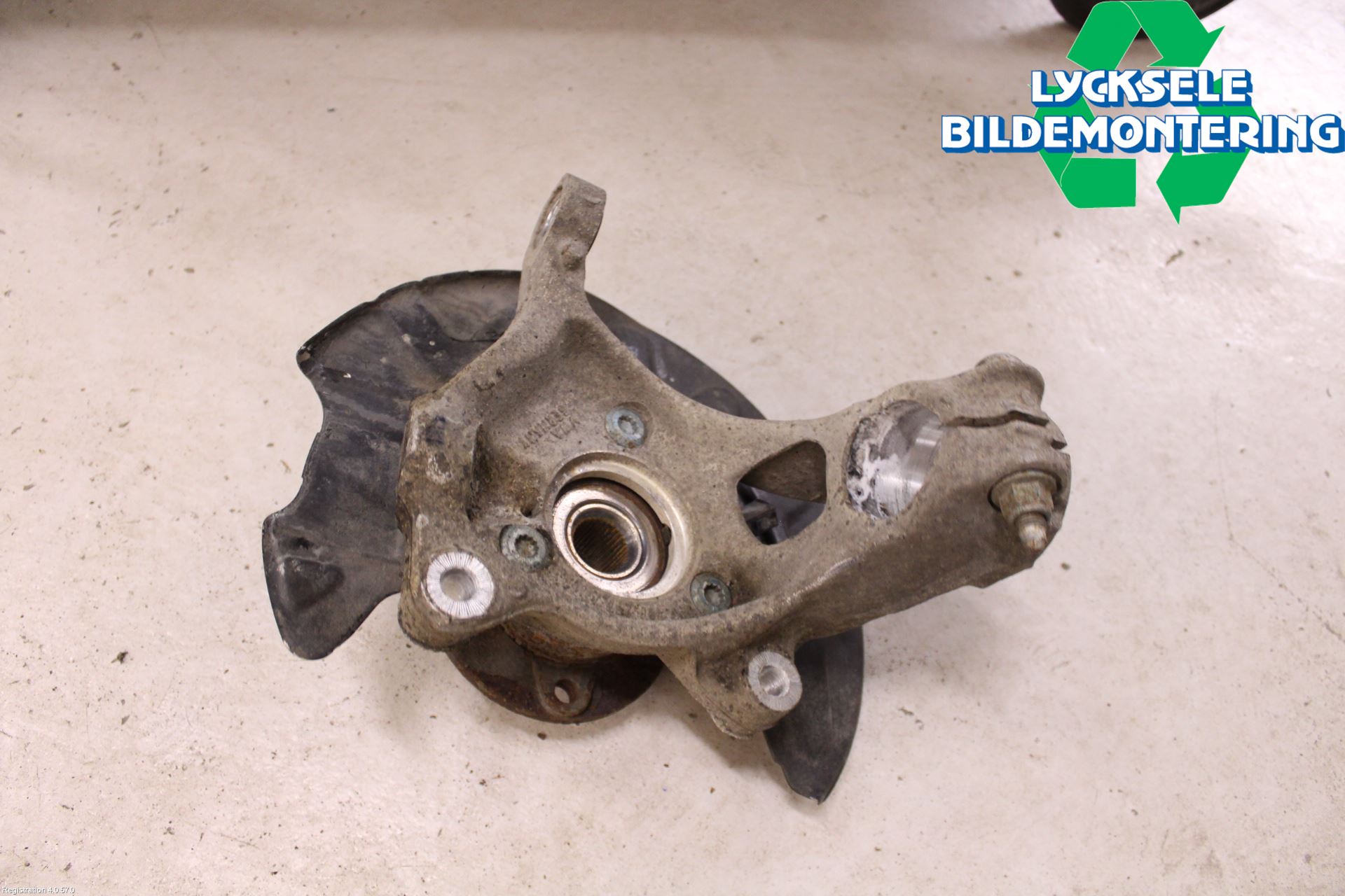 Volkswagen VW PASSAT 15-19 Styrspindel Lagerhus Vä