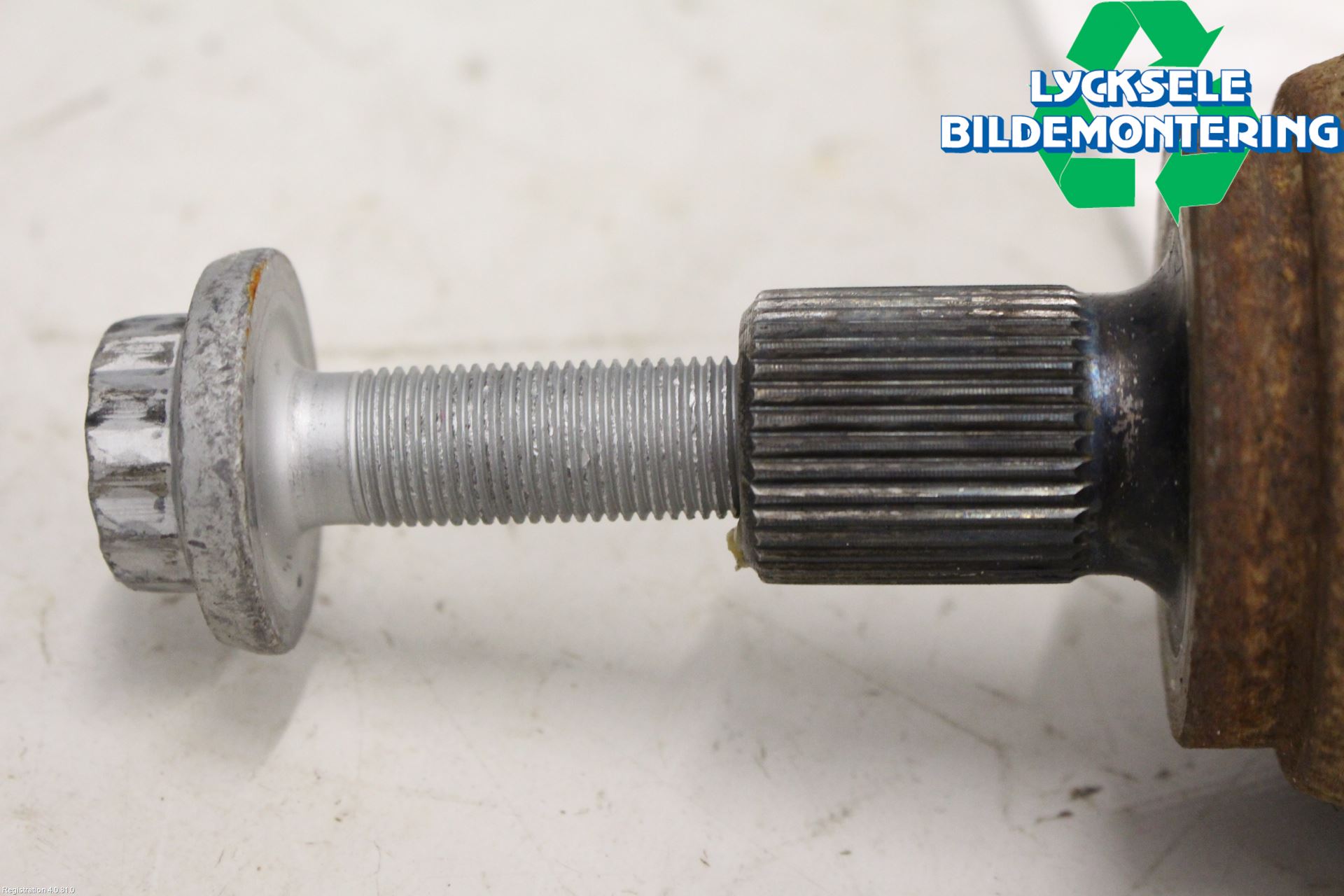 Volkswagen VW PASSAT 15-19 Drivaxel Fram Vänster