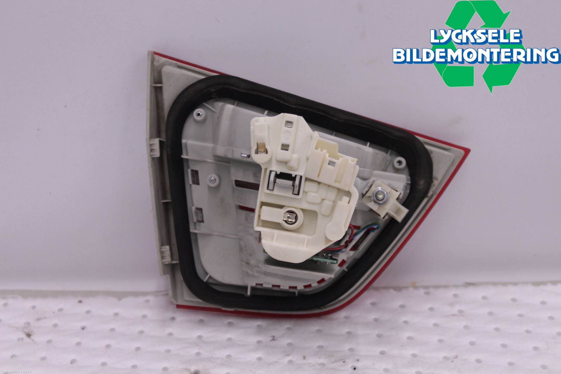 BMW 3 E90/91 SED/TOU 05-12 Bakljus Lucka Hö