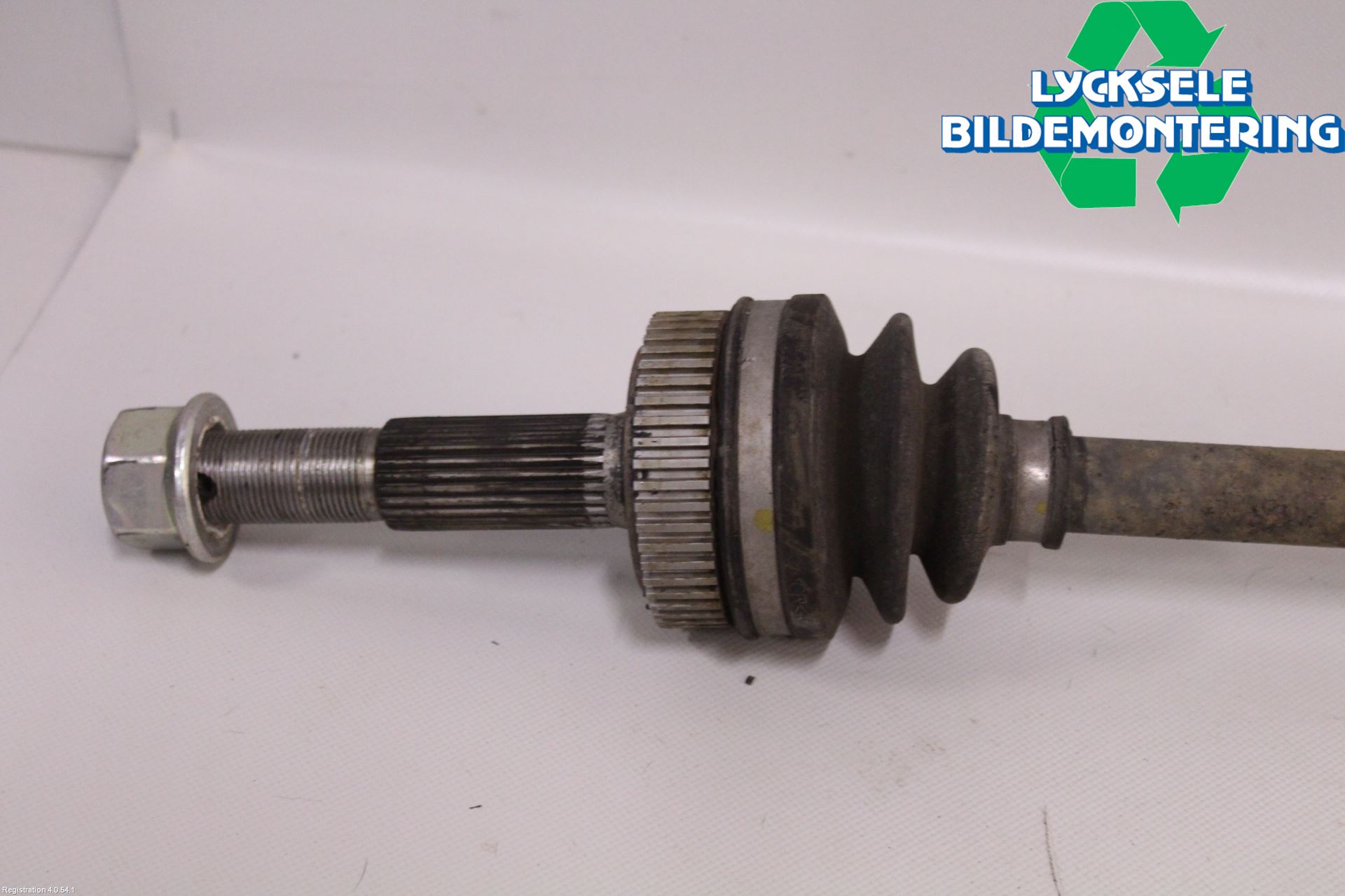 Nissan QASHQAI+2  10-14 Drivaxel Bak Höger