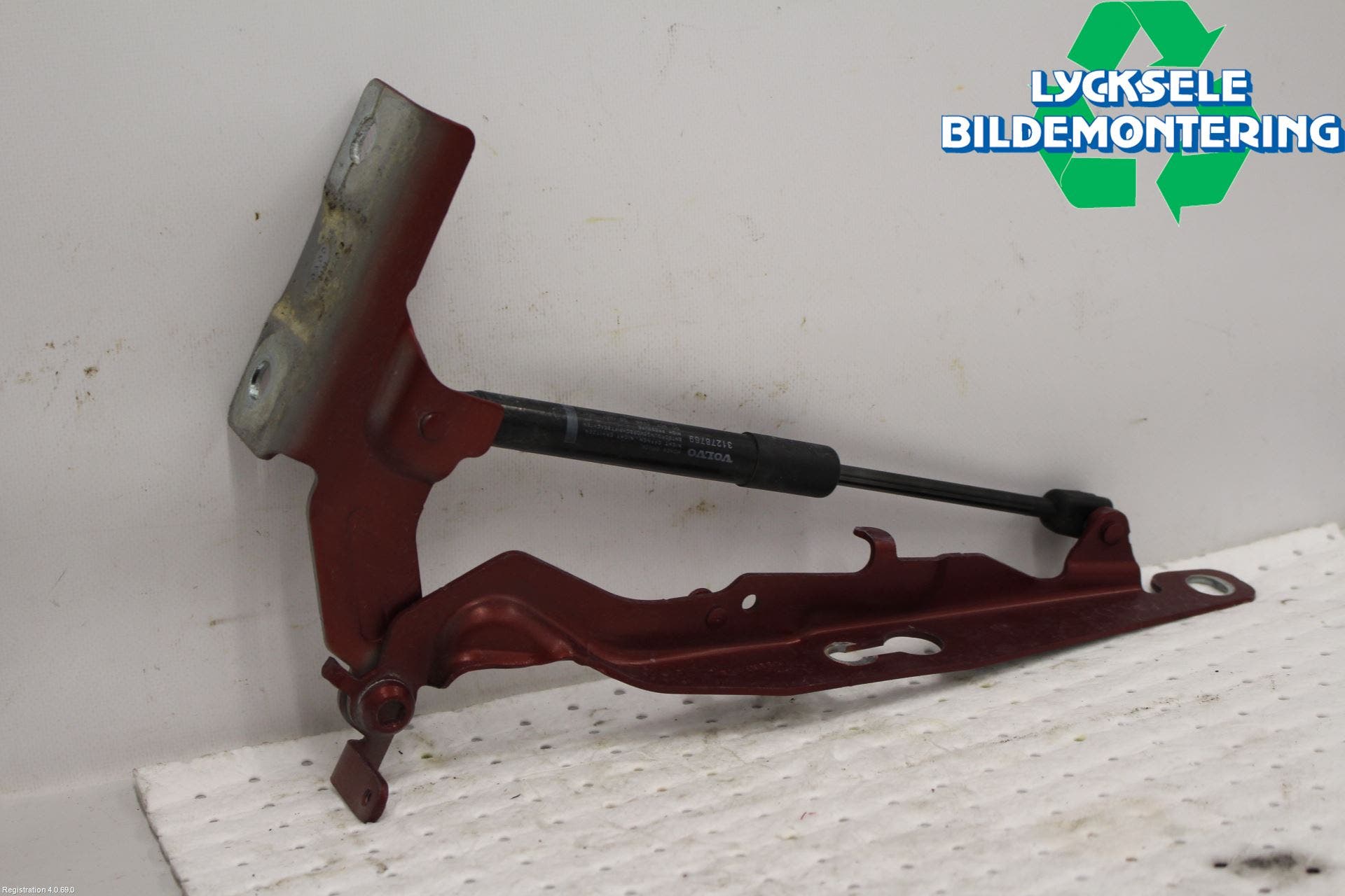 Volvo S60 11-13 Huvgångjärn