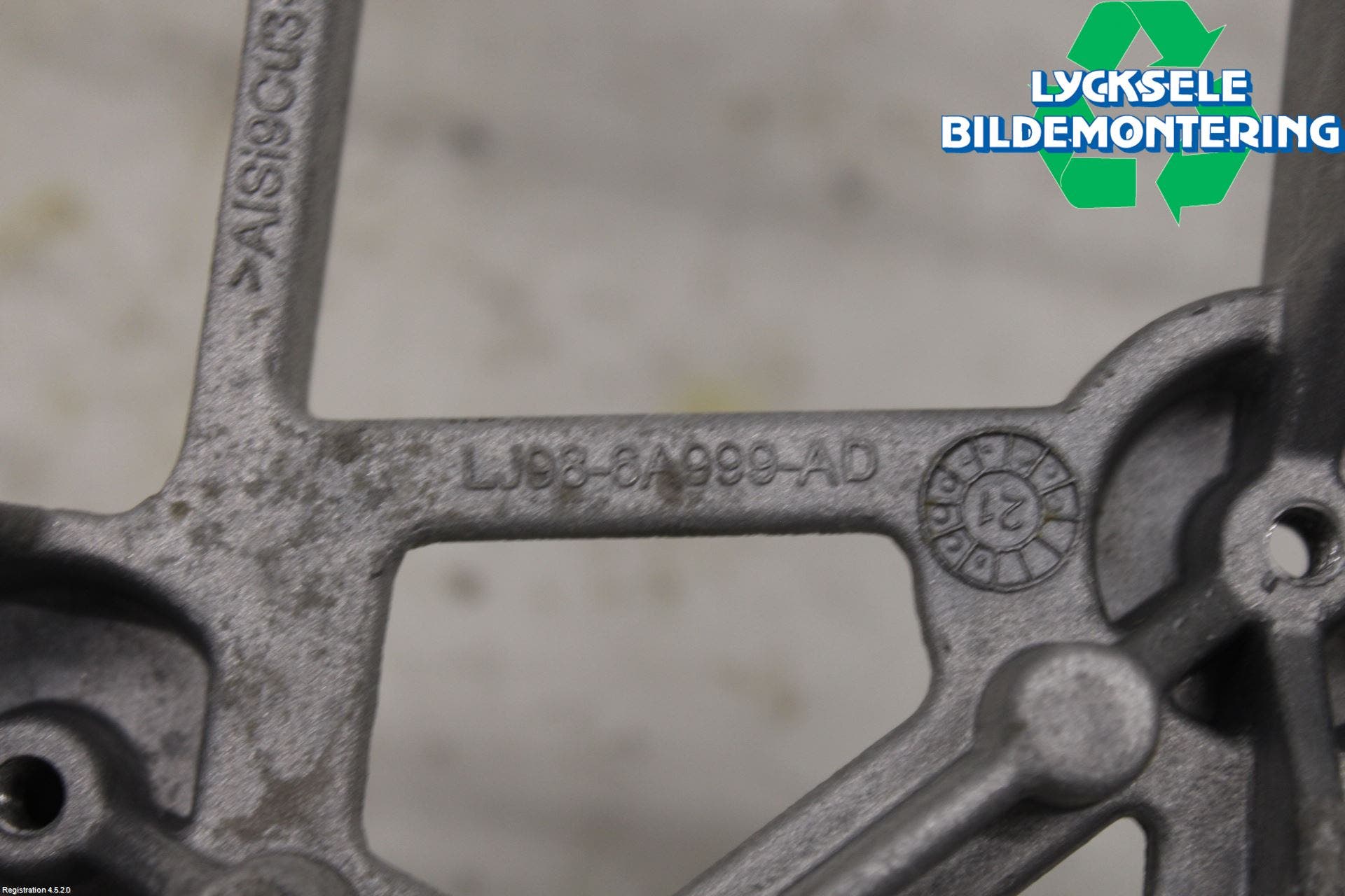 Ford MUSTANG Mach-E 21- Motorbalk