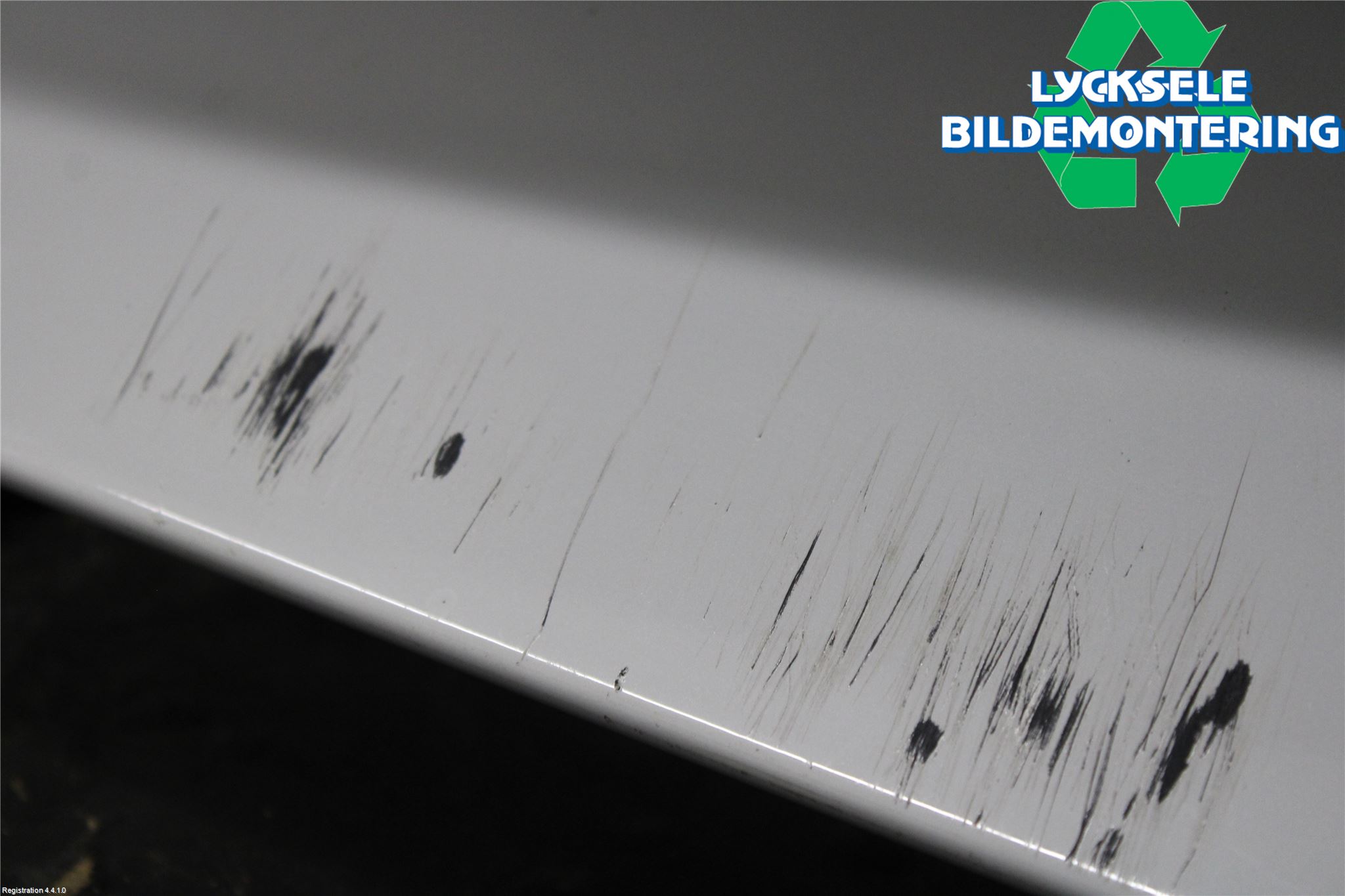 Audi A4/S4 B9 20- Hasplåt Plåt-Plast