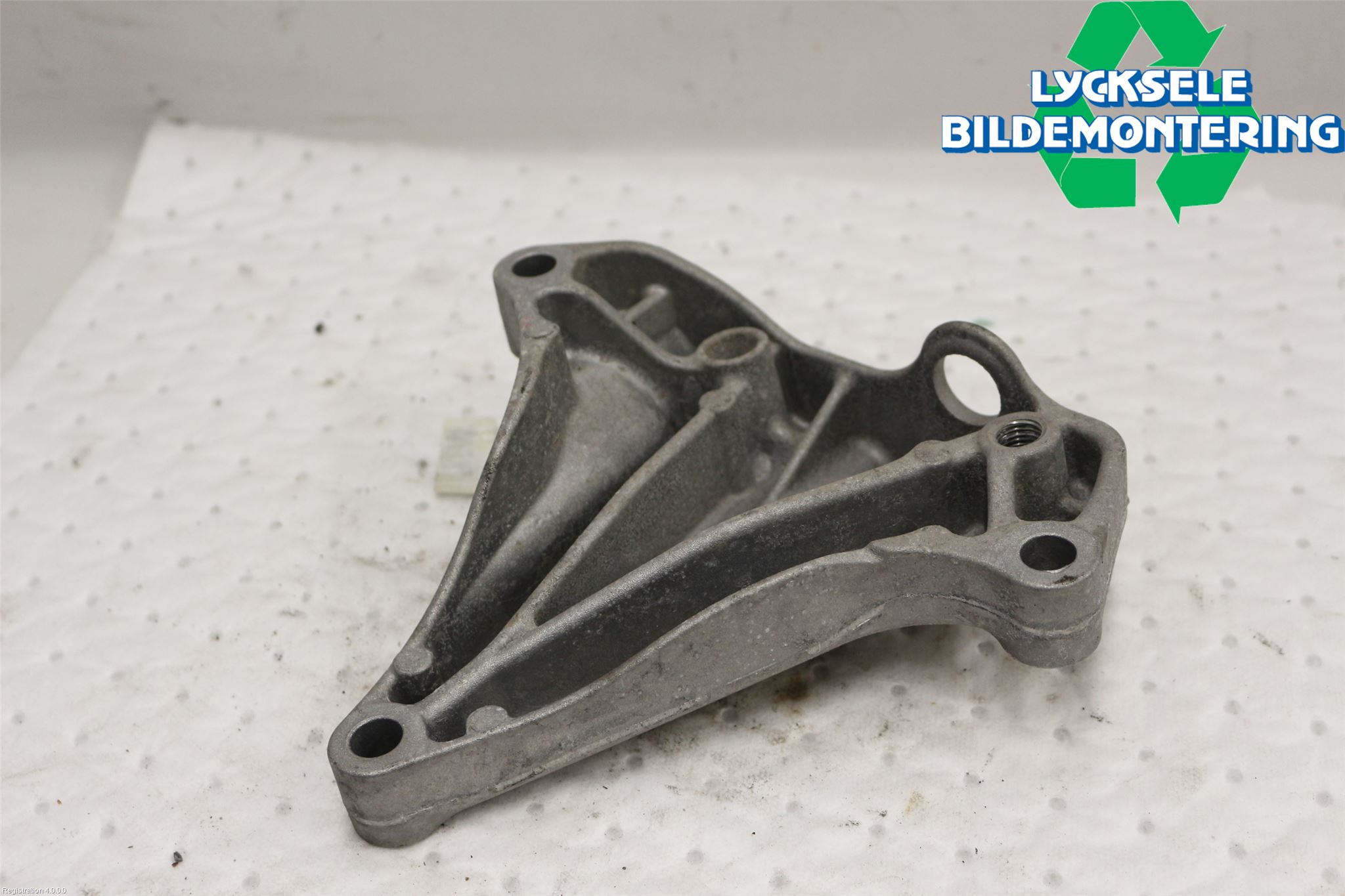 Audi A1 19- Växellådsfäste