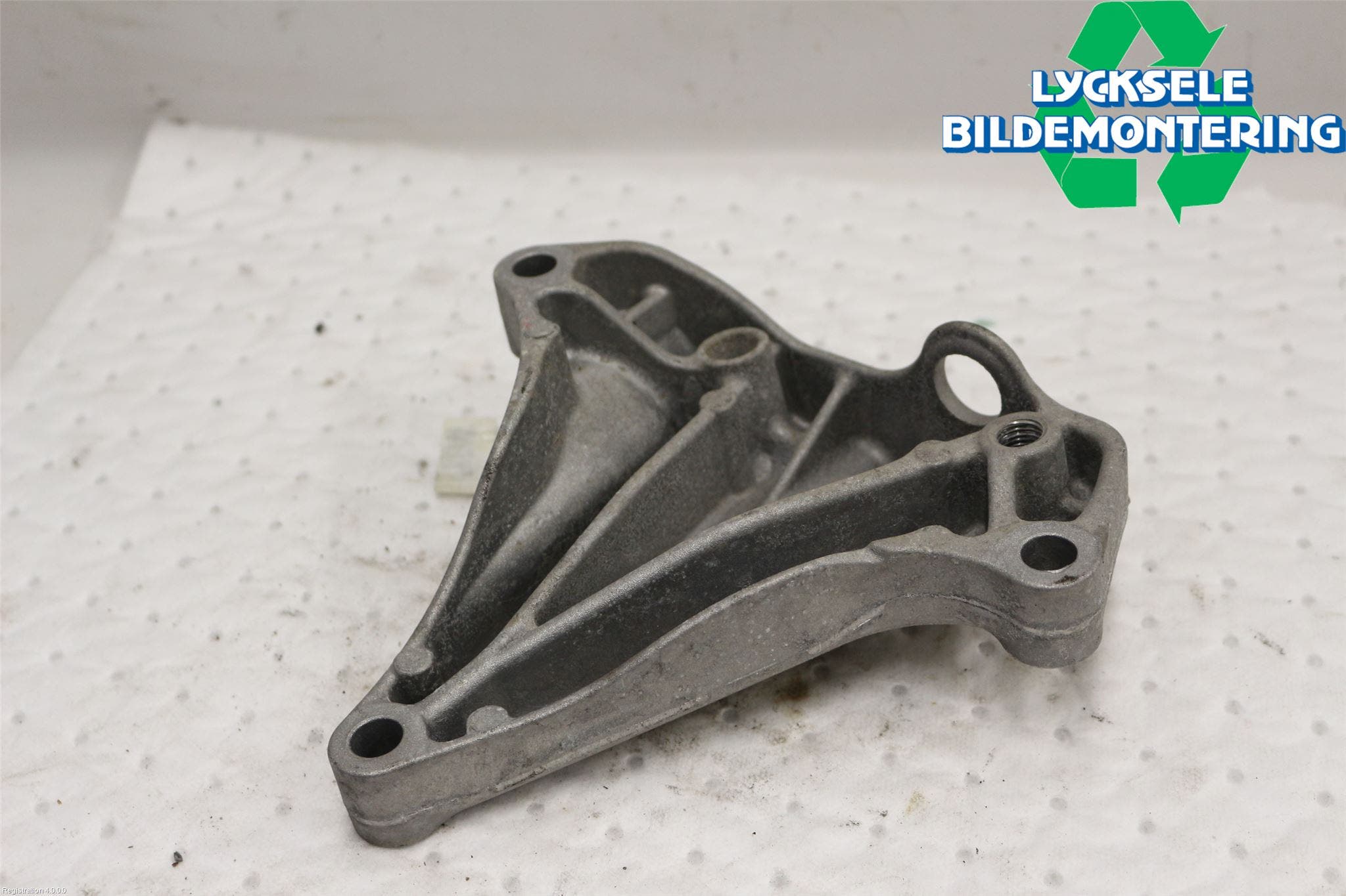 Audi A1 19- Växellådsfäste