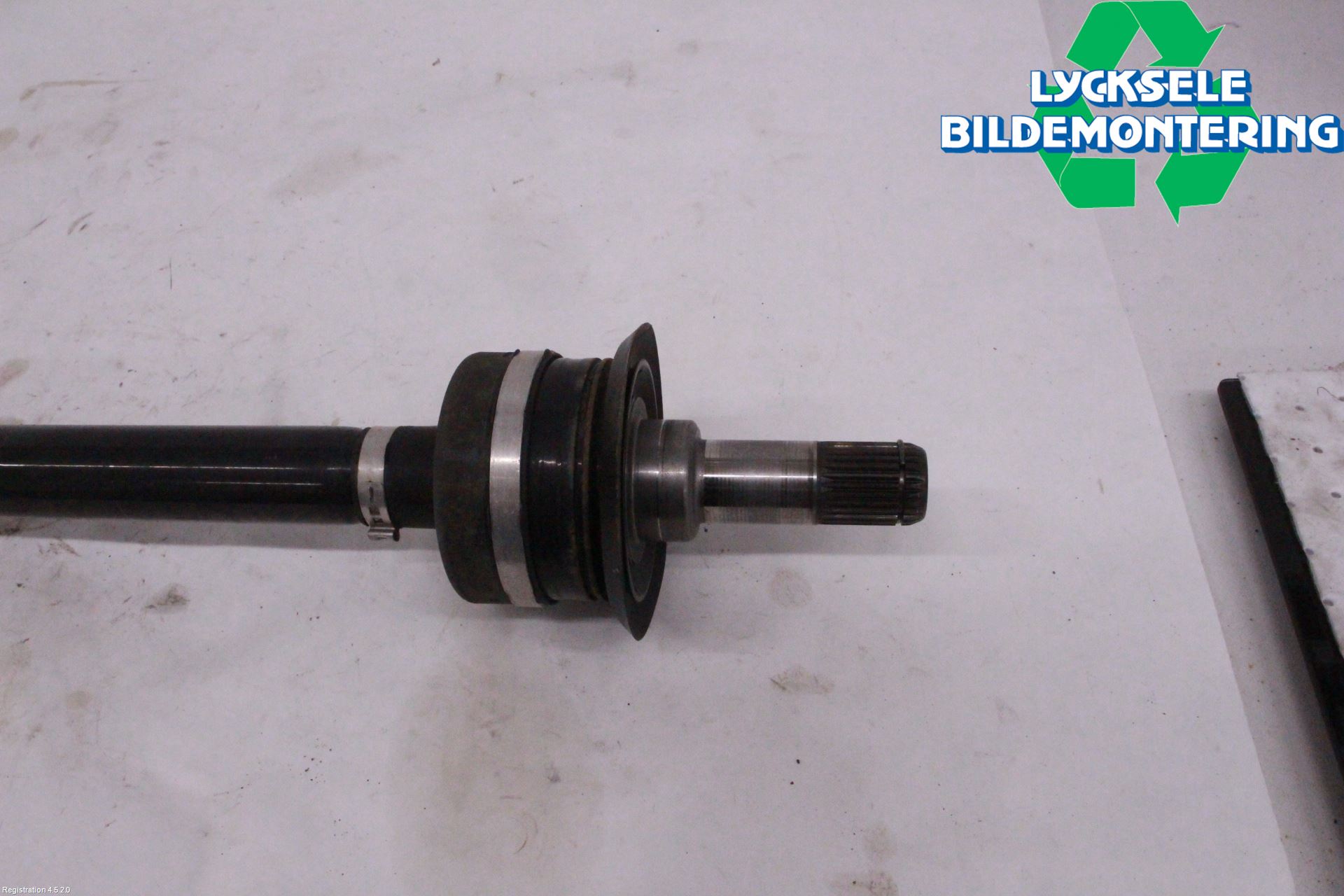 BMW 5 G30/G31/F90 17-23 Drivaxel Bak Vänster
