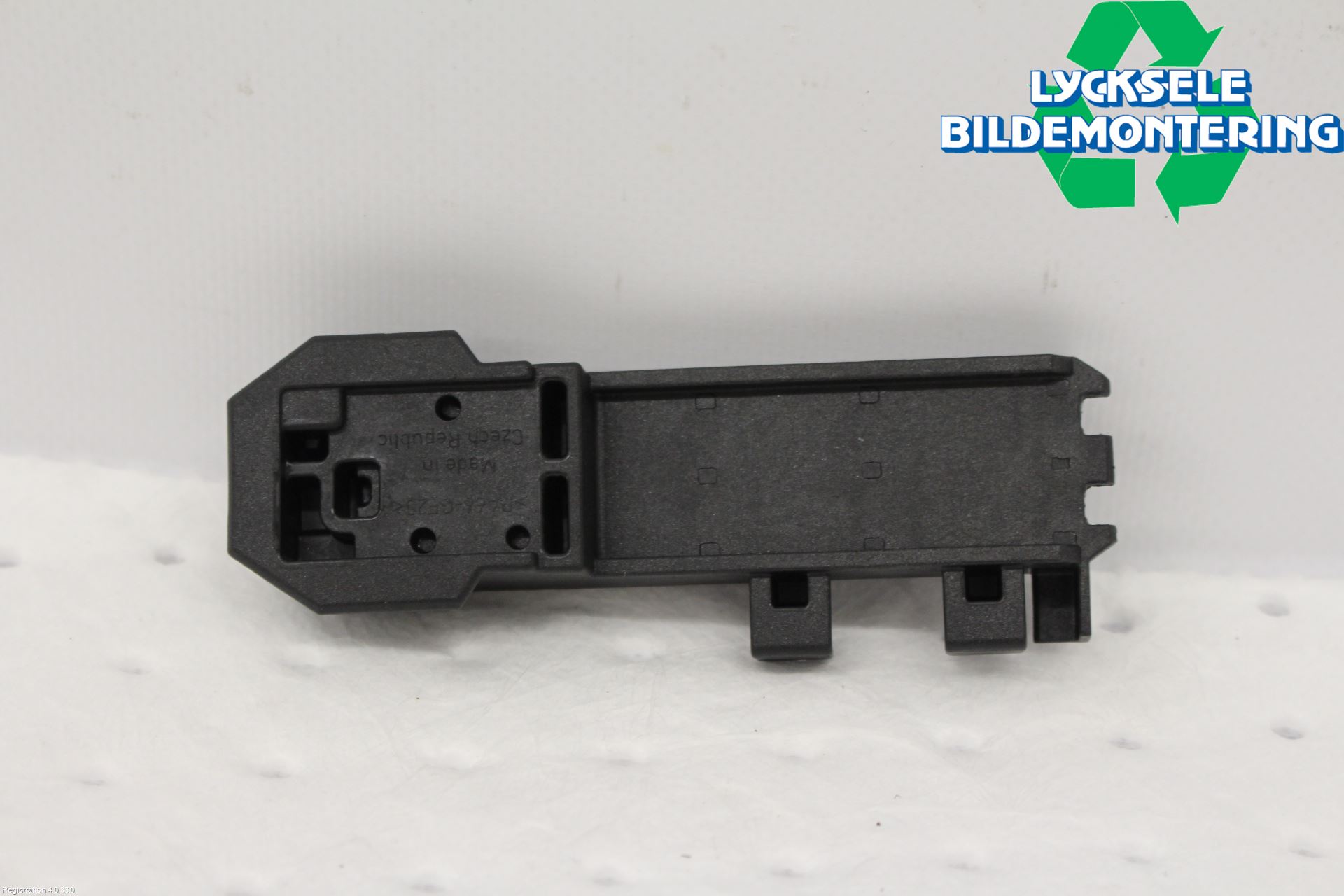 Audi A6 F2/C8 19- Antenn