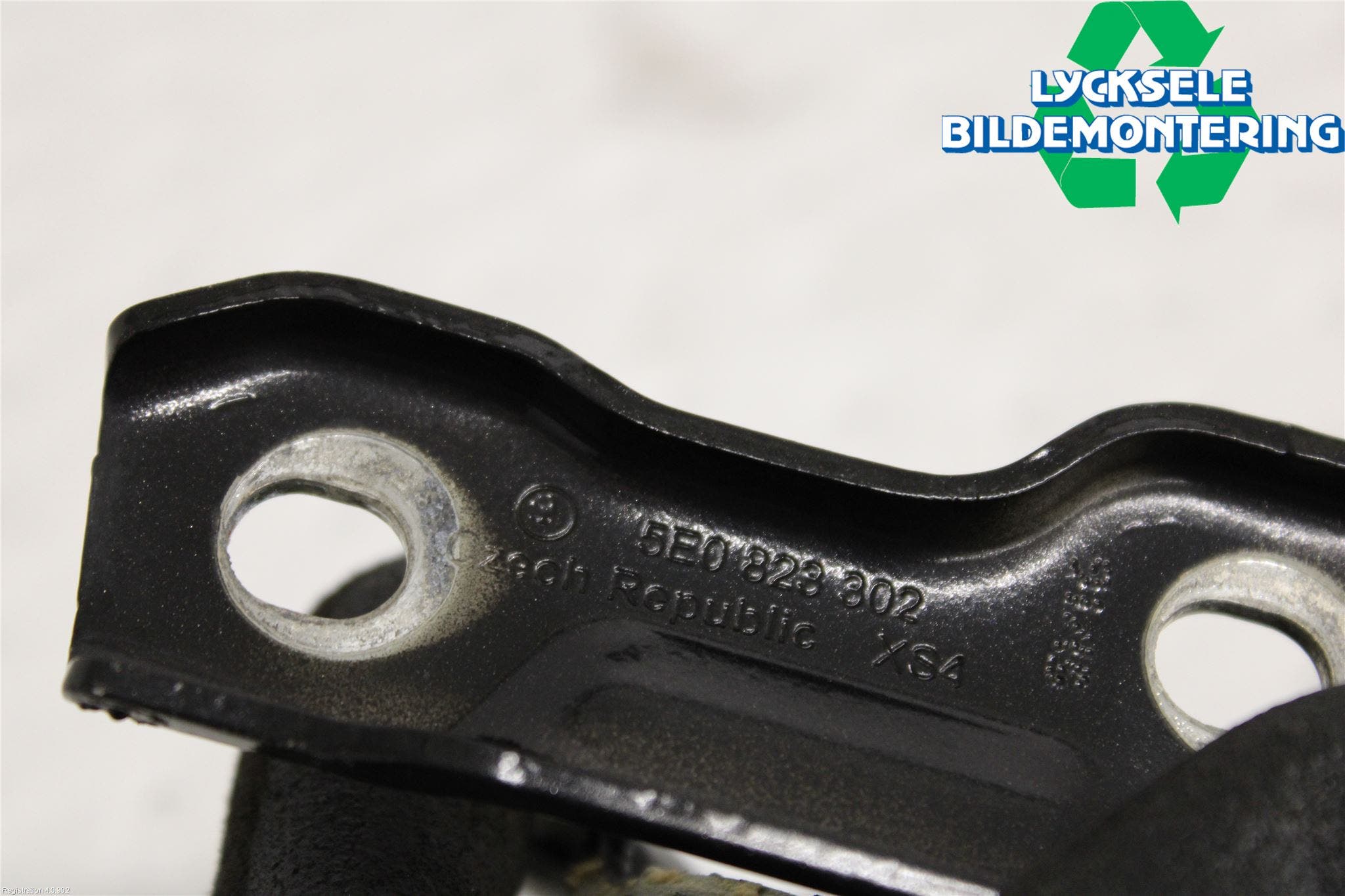 Skoda OCTAVIA (5E) 13-20 Huvgångjärn