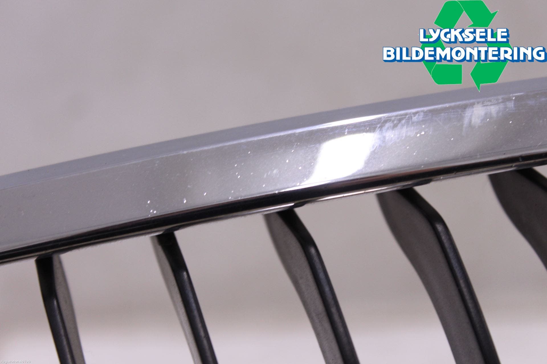 BMW 3 E90/91 SED/TOU 05-12 Grilldel Höger