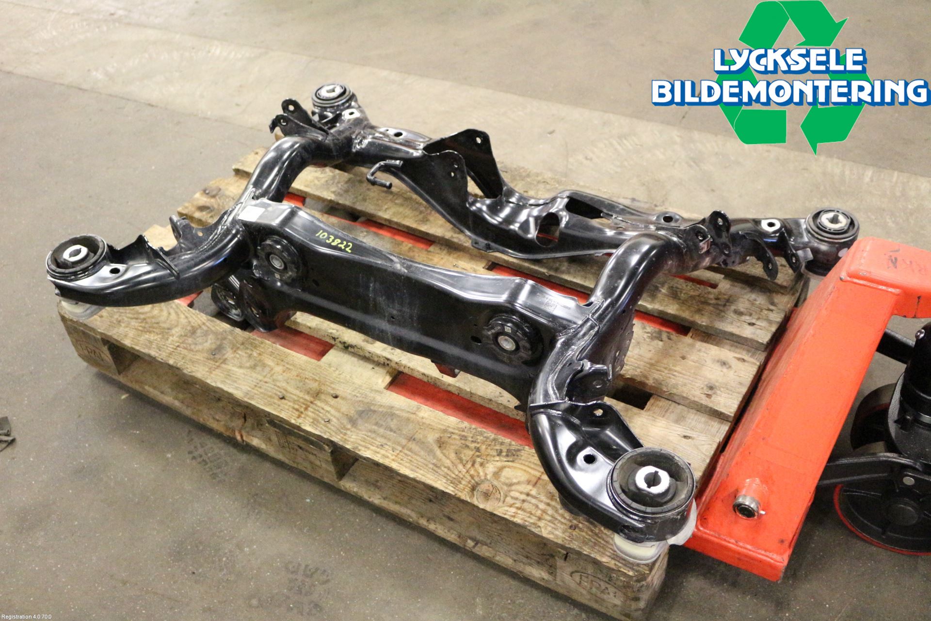 Audi A6 F2/C8 19- Bakaxelbalk