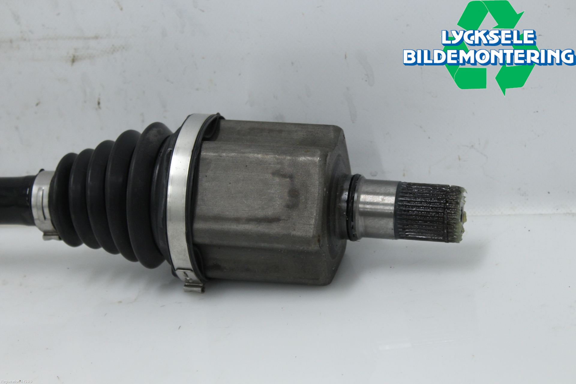 Volkswagen VW PASSAT 24- Drivaxel Fram Vänster