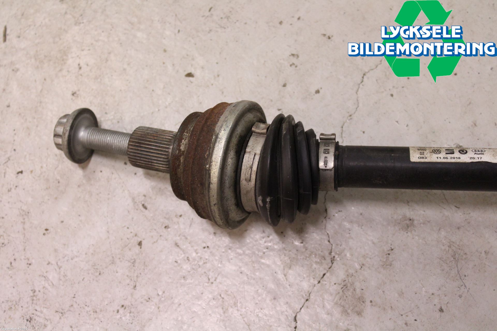 Volkswagen VW PASSAT 15-19 Drivaxel Bak Höger