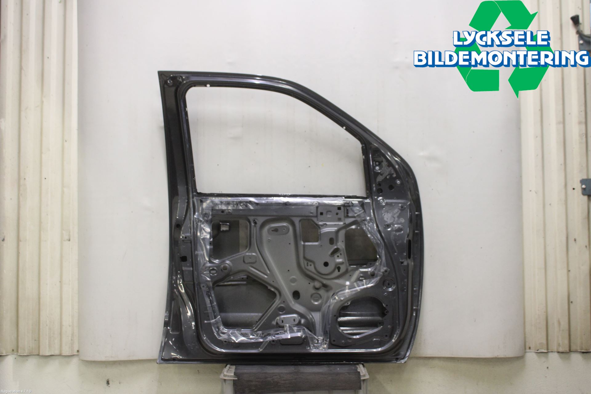 Nissan NAVARA 05-16 Dörr Fram Vänster