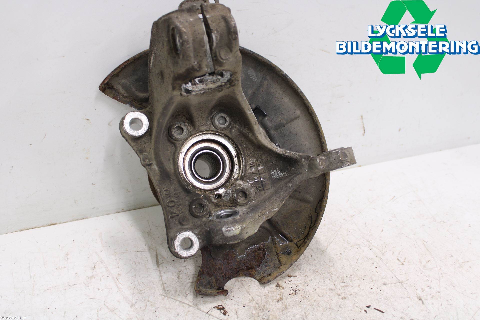 Volkswagen VW PASSAT 11-14 Styrspindel Lagerhus Hö