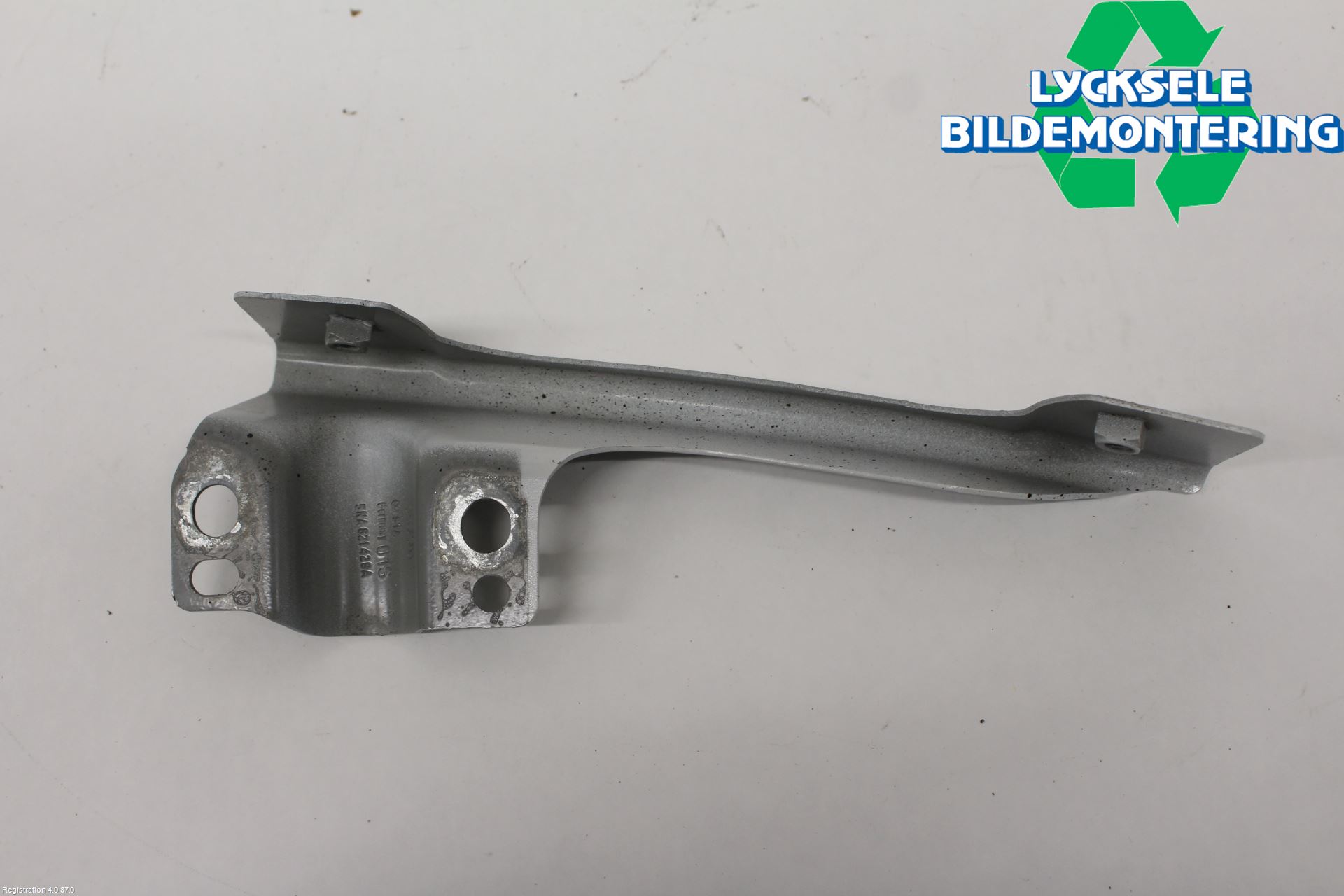 Volkswagen VW TIGUAN 16-24 Skärmfäste Fram Vä