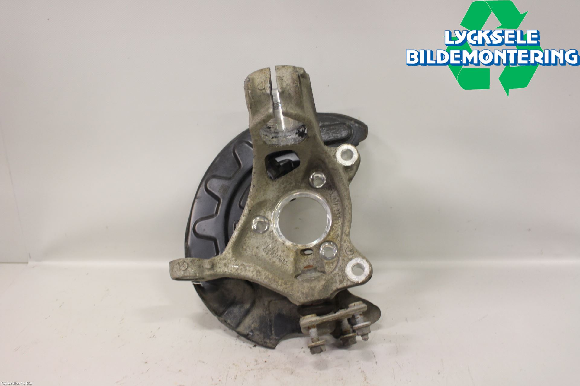 Volkswagen VW PASSAT 15-19 Styrspindel Lagerhus Vä