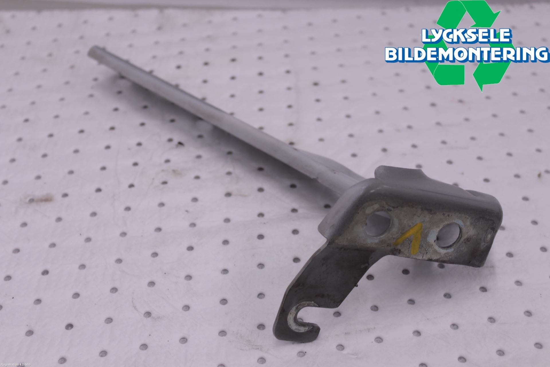 Volkswagen VW TIGUAN 07-16 Huvgångjärn