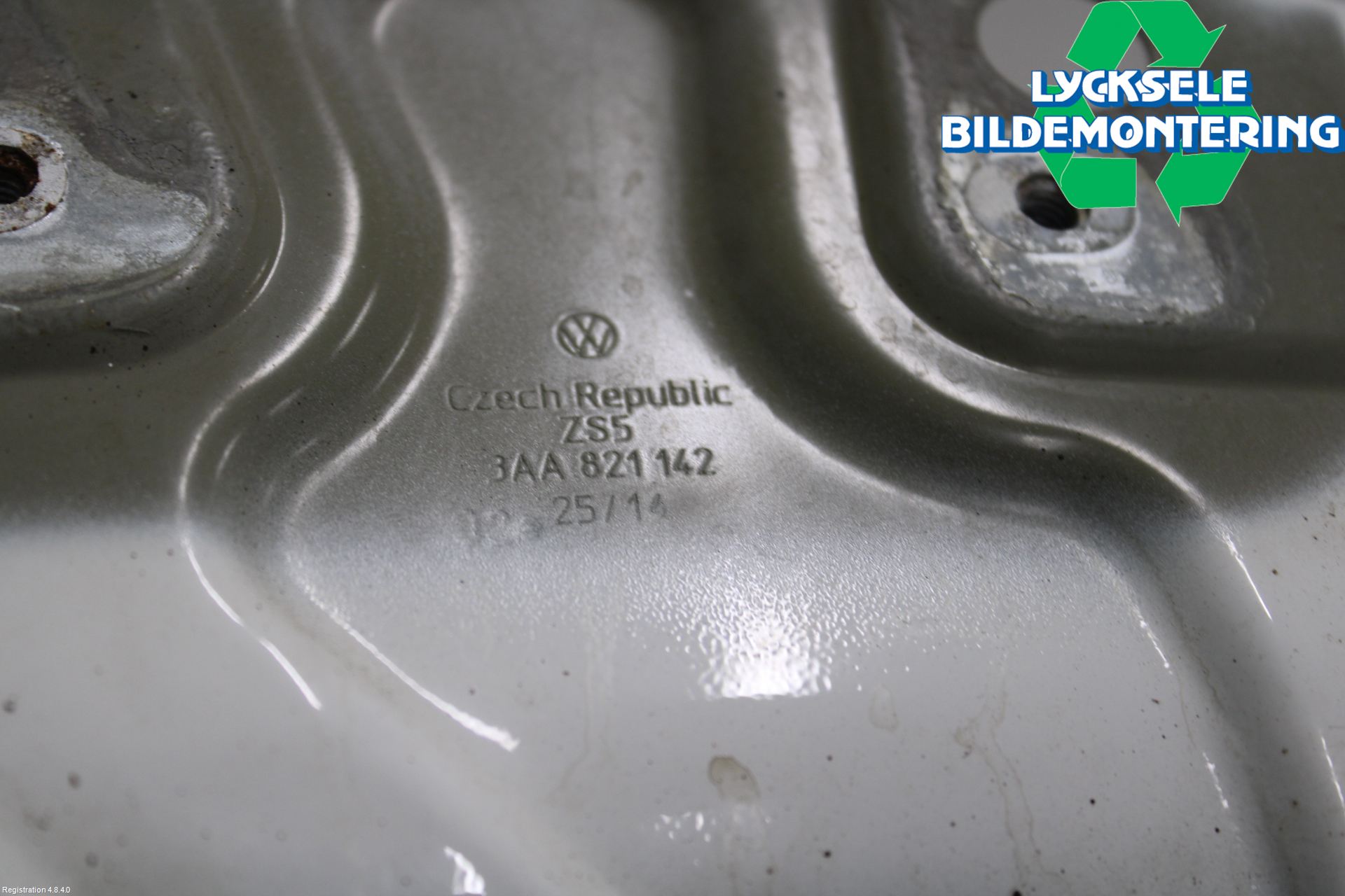 Volkswagen VW PASSAT 11-14 Skärmfäste Fram Hö