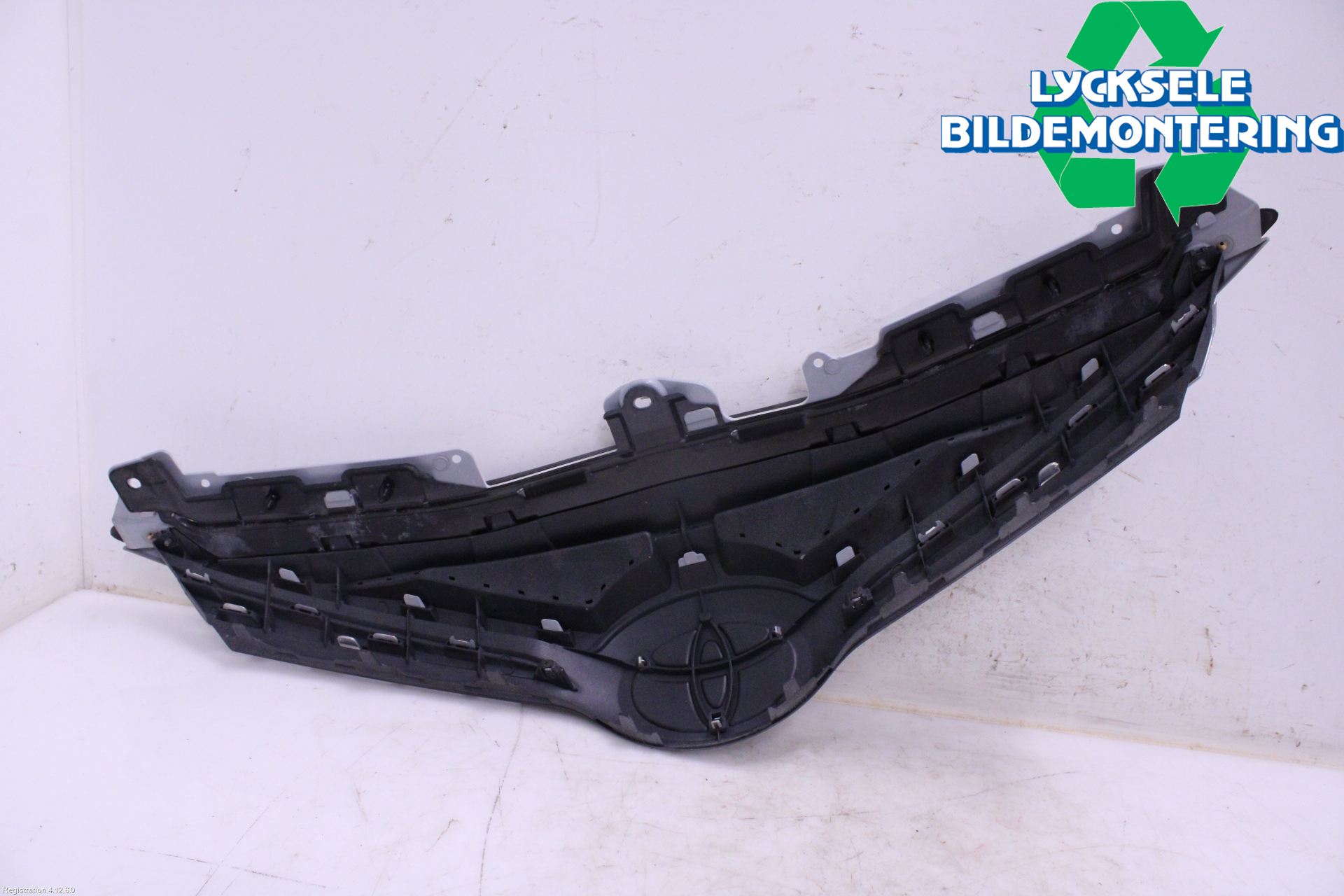 Toyota AVENSIS 16-18 Grill Komp