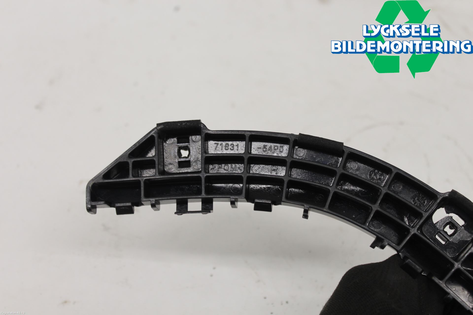 Suzuki VITARA 15- Stötfångarfäste Bak Hö