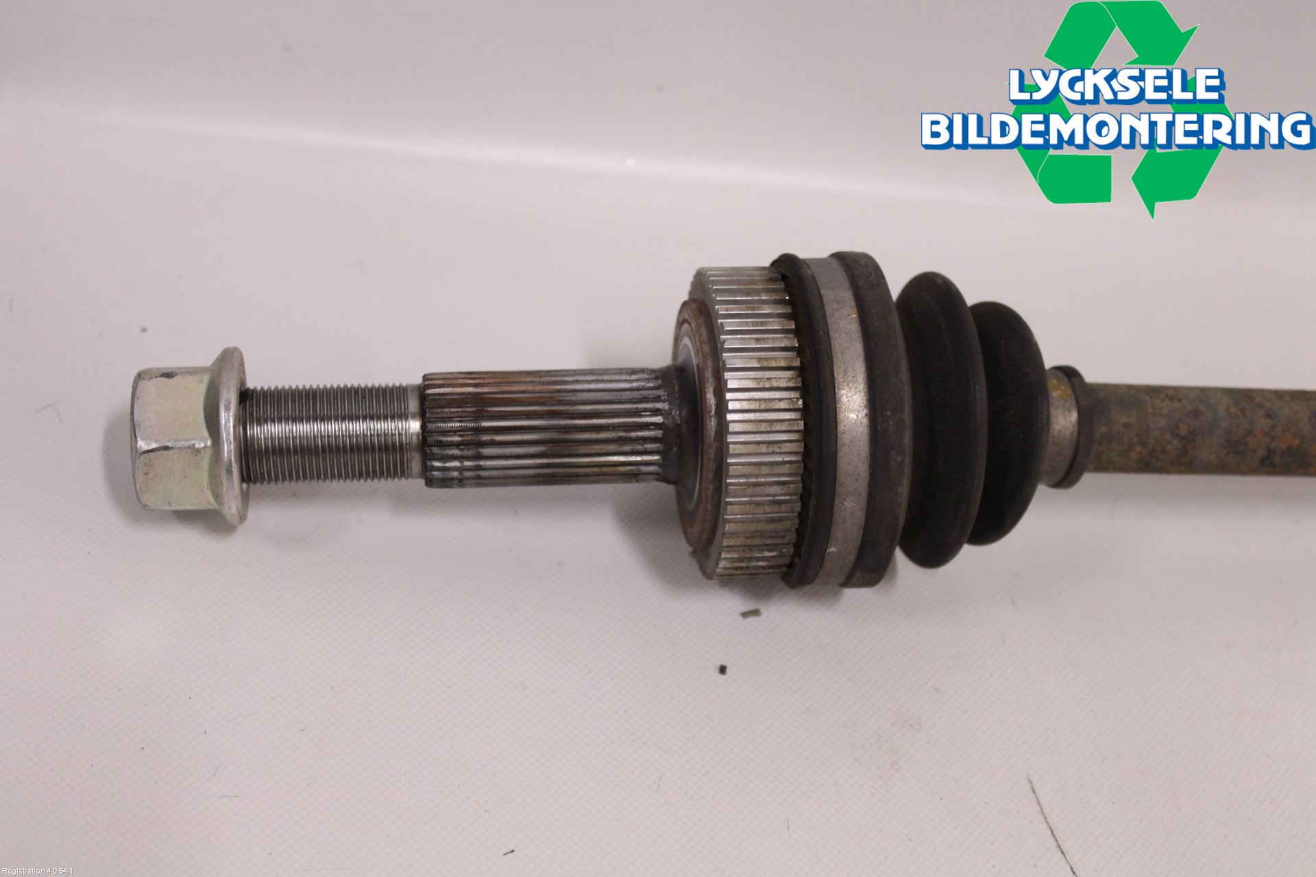 Nissan QASHQAI+2  10-14 Drivaxel Bak Vänster
