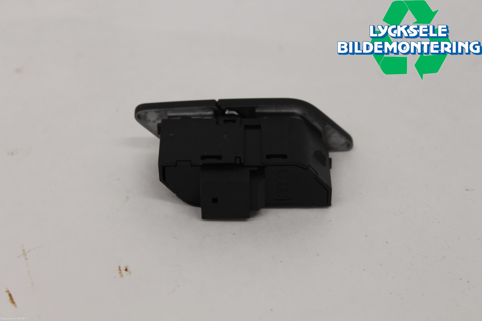 Audi A6 F2/C8 19- Strömställare Centrallås