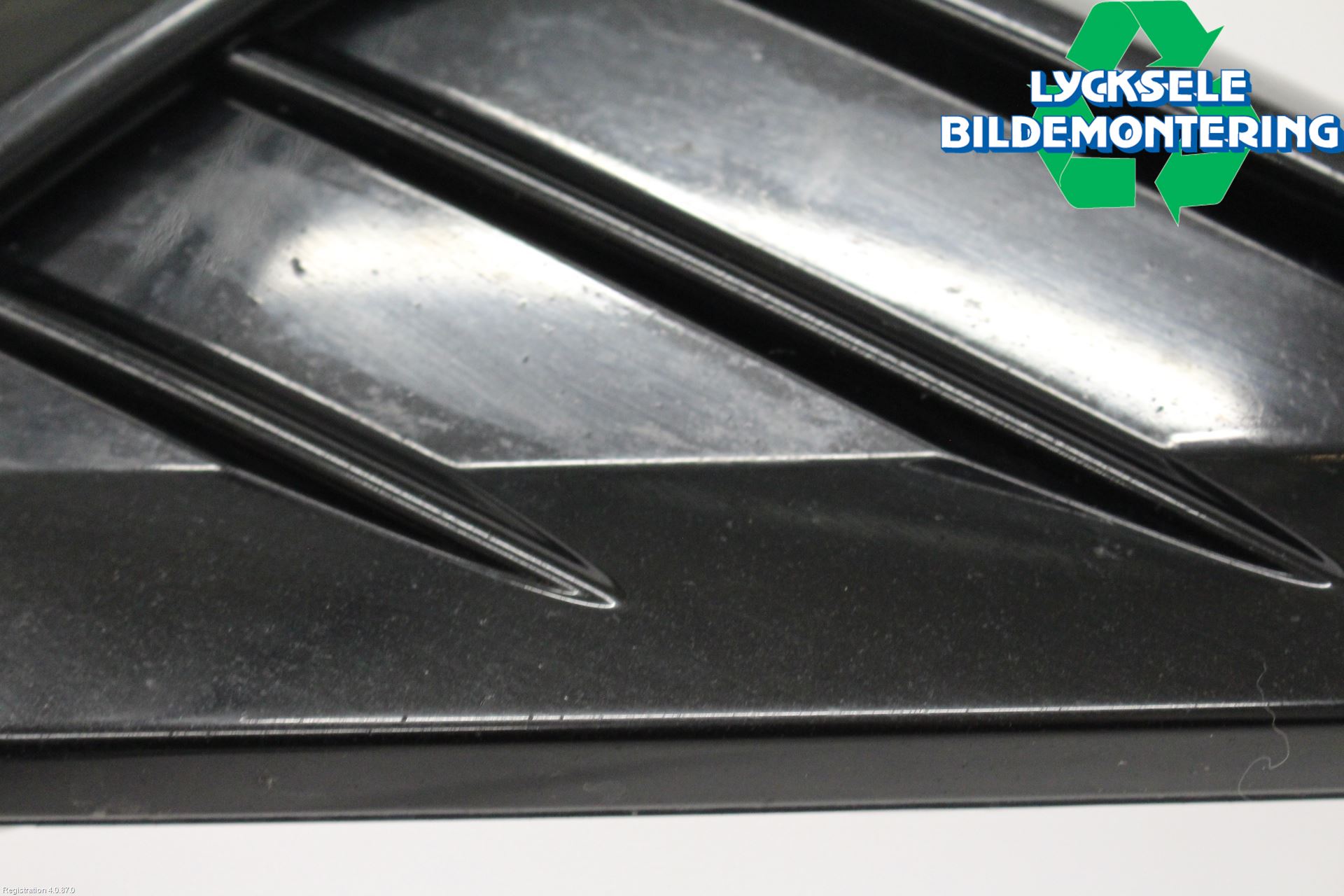 Volkswagen VW TIGUAN 16-24 Grilldel Höger