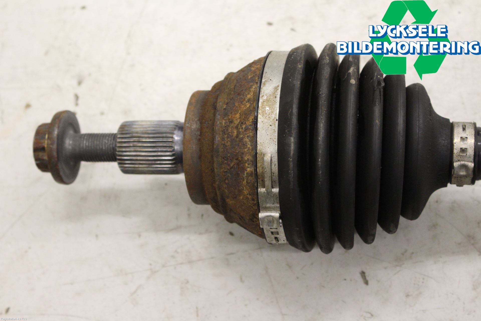 Volkswagen VW TOURAN 10-15 Drivaxel Fram Vänster