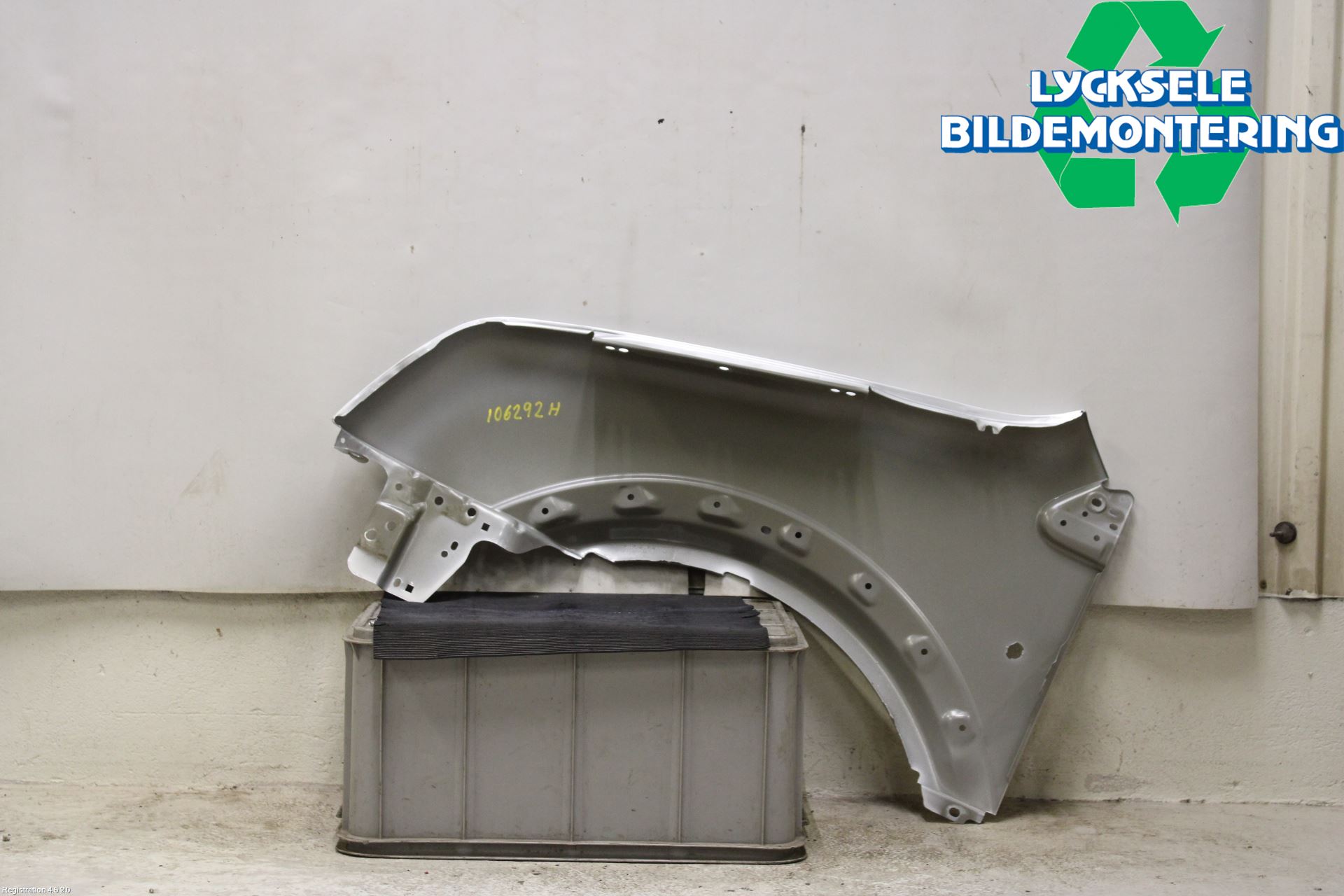 Ford TRANSIT CONNECT 09-13 Skärm Fram Höger