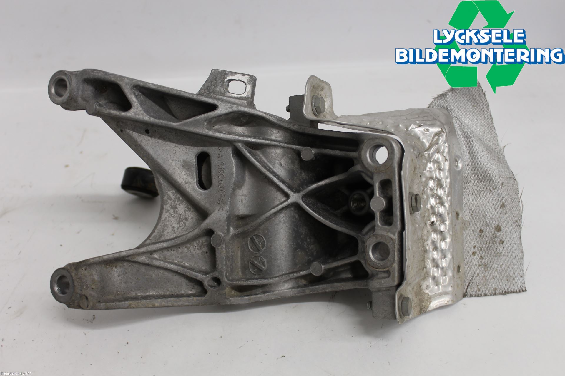 Audi A6 F2/C8 19- Motorfäste