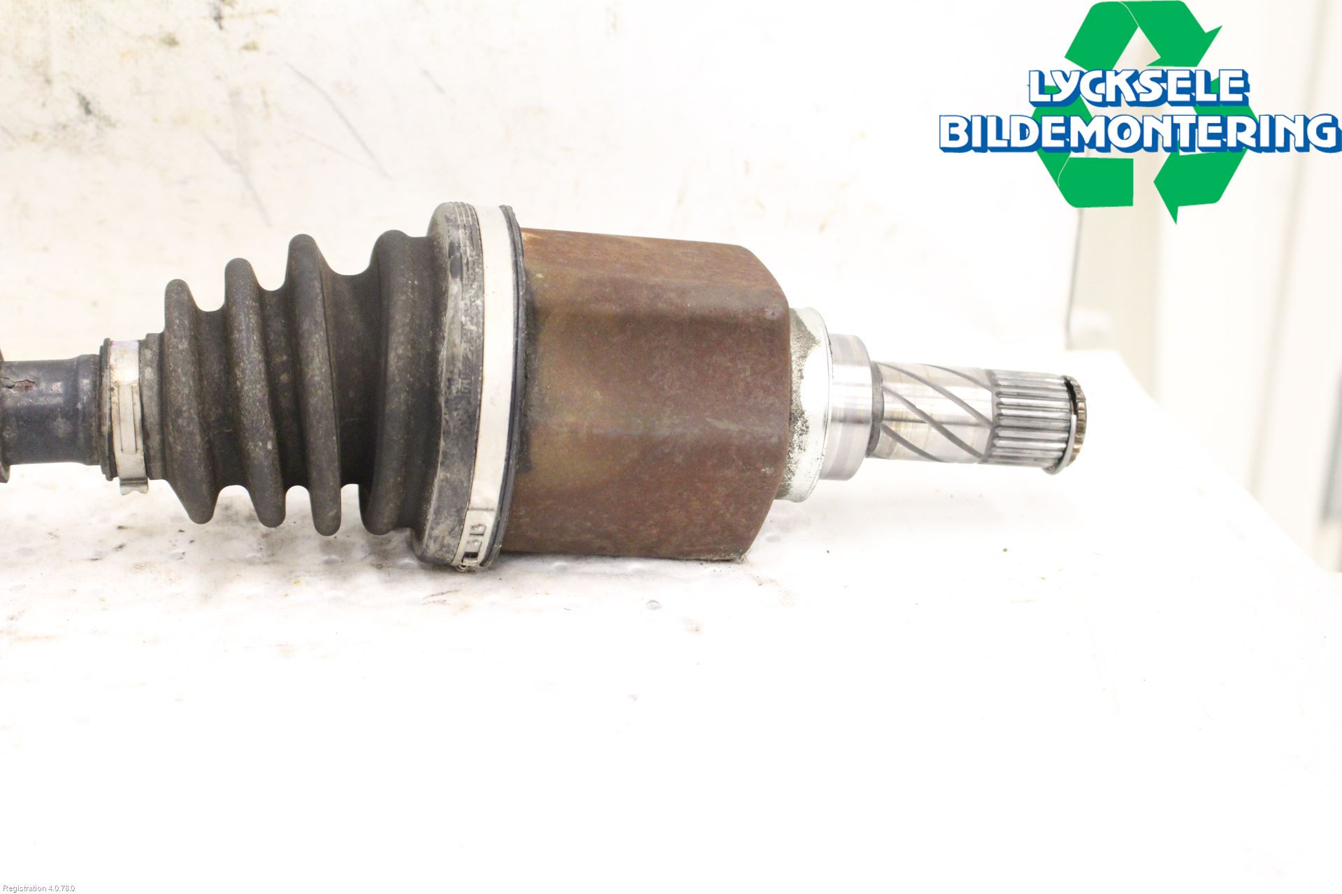 Nissan JUKE 10-14 Drivaxel Fram Vänster