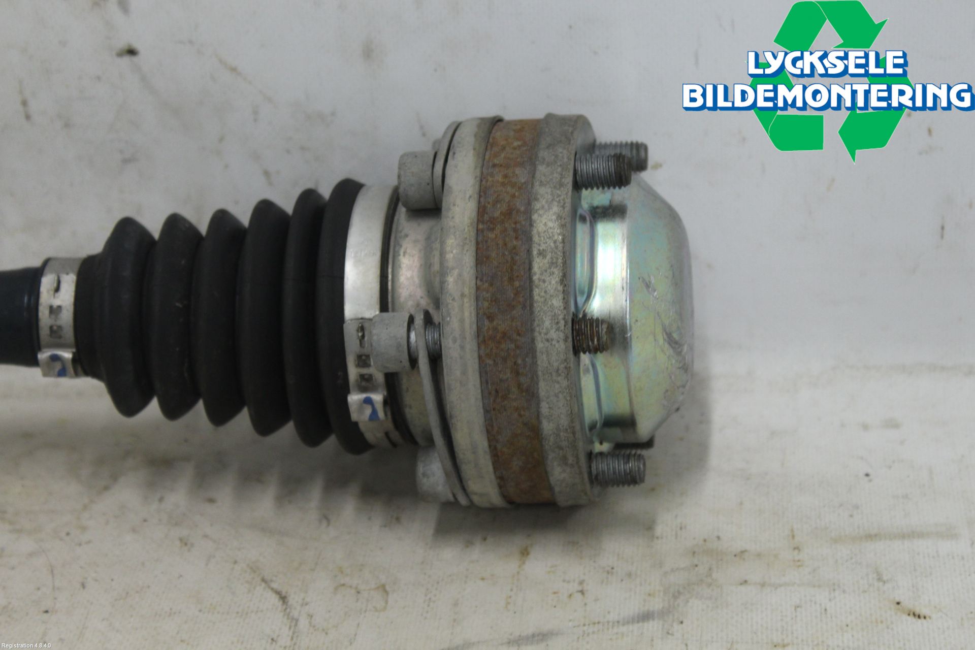 Volkswagen VW PASSAT 11-14 Drivaxel Fram Vänster